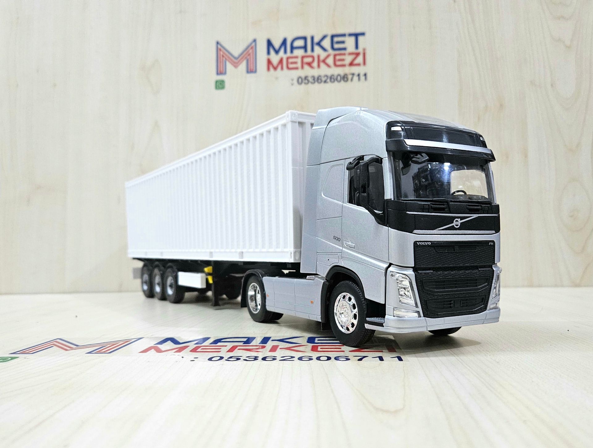 1/32 WELLY GRİ VOLVO FH4 KONTEYNER DORSELİ TIR