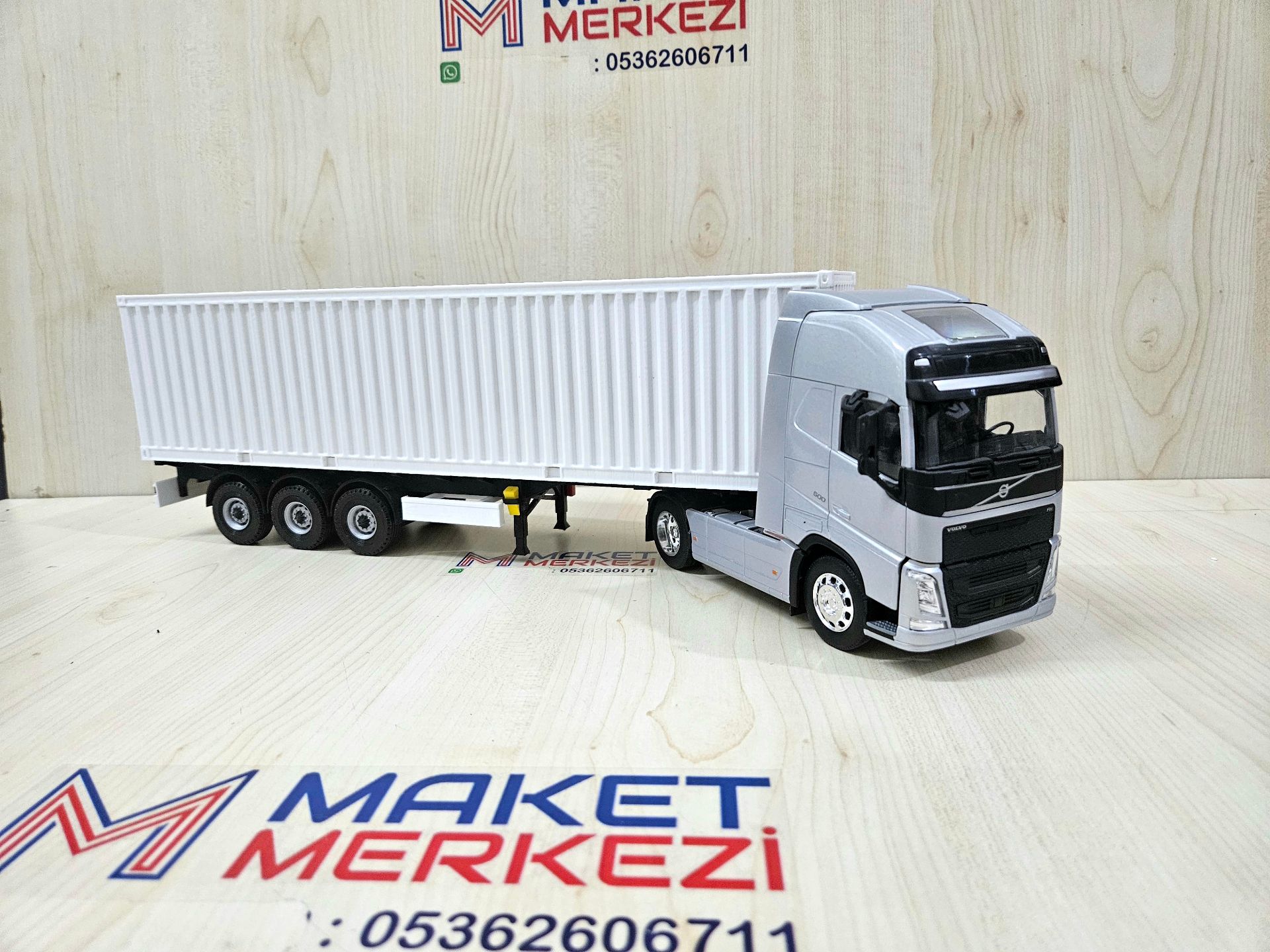 1/32 WELLY GRİ VOLVO FH4 KONTEYNER DORSELİ TIR