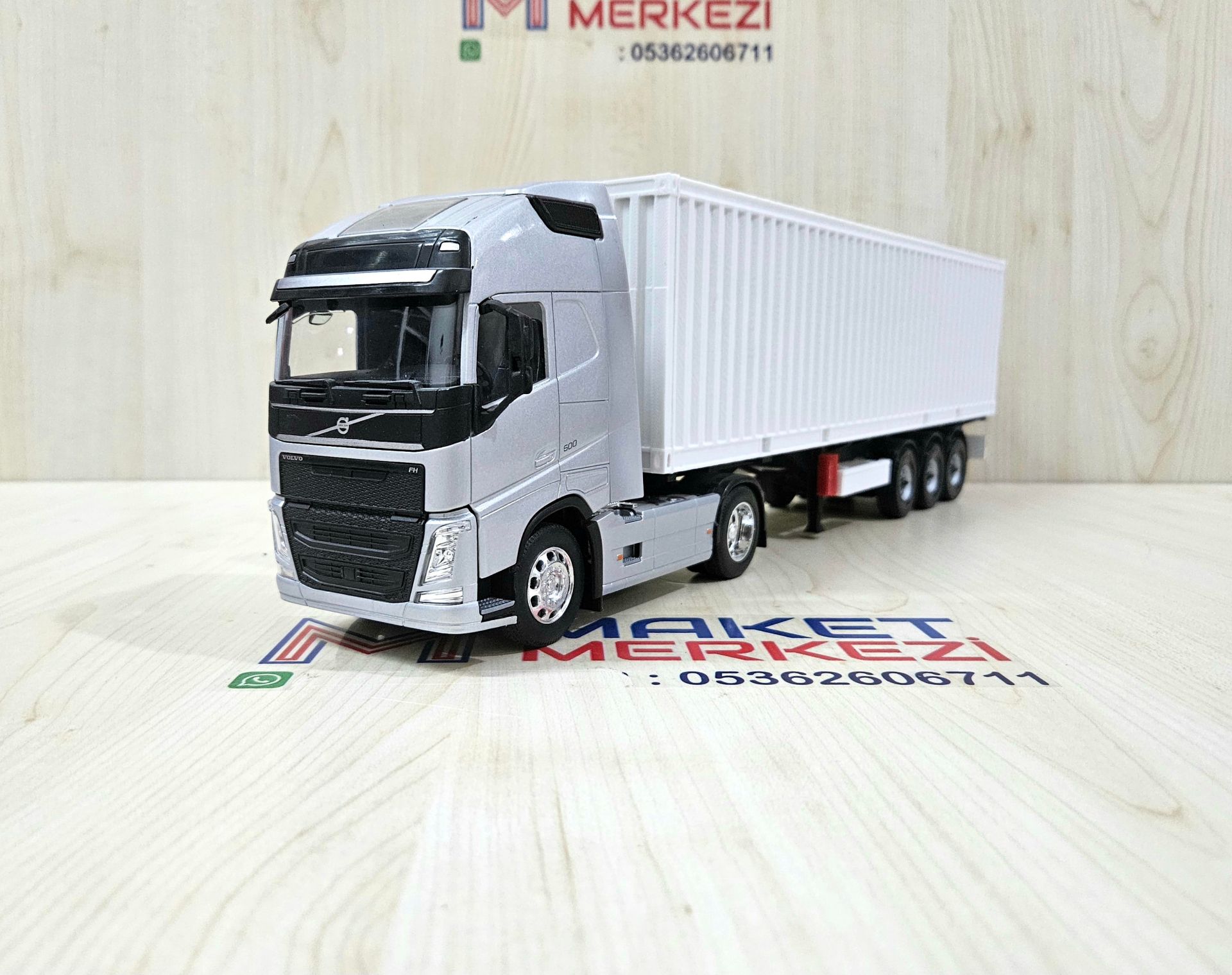 1/32 WELLY GRİ VOLVO FH4 KONTEYNER DORSELİ TIR