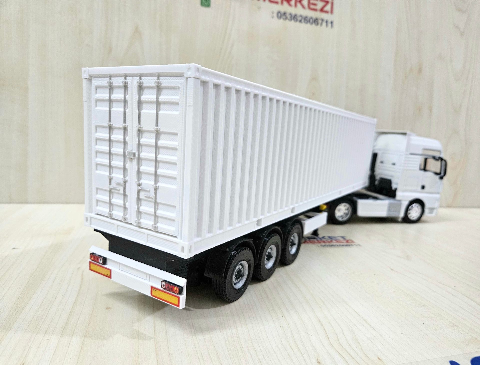 1/32 WELLY MAN TGX KONTEYNER DORSELİ TIR