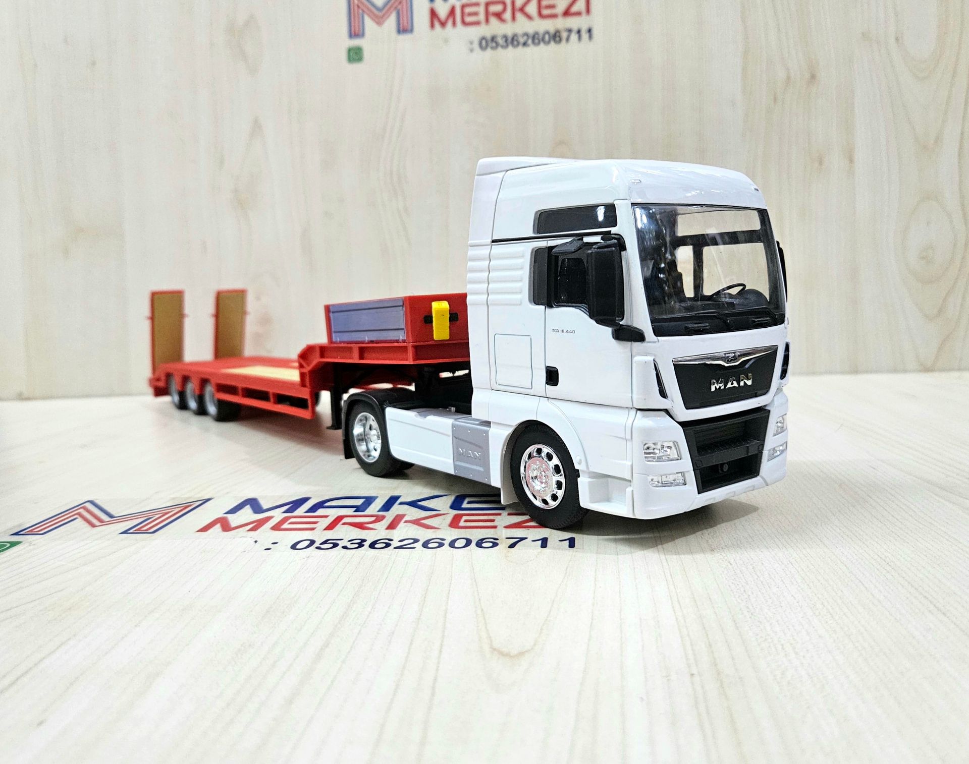 1/32 WELLY MAN TGX LOWBED DORSELİ TIR MAKETİ