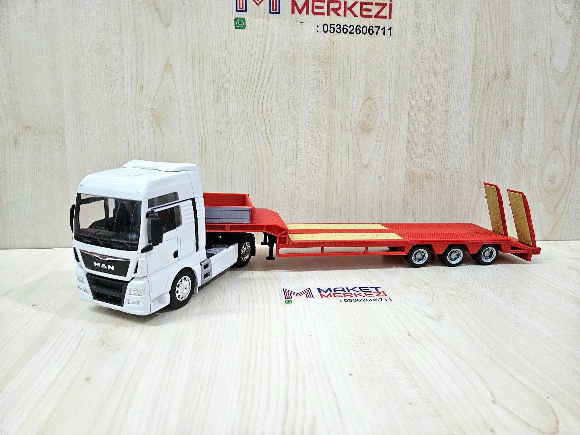 1/32 WELLY MAN TGX LOWBED DORSELİ TIR MAKETİ
