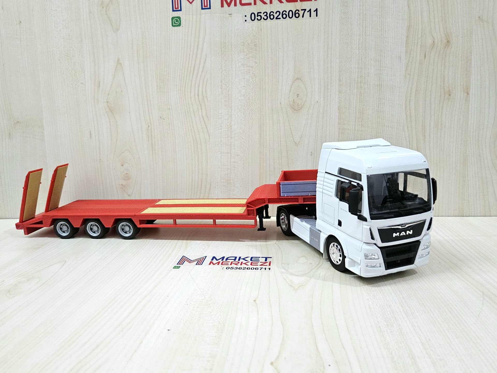 1/32 WELLY MAN TGX LOWBED DORSELİ TIR MAKETİ