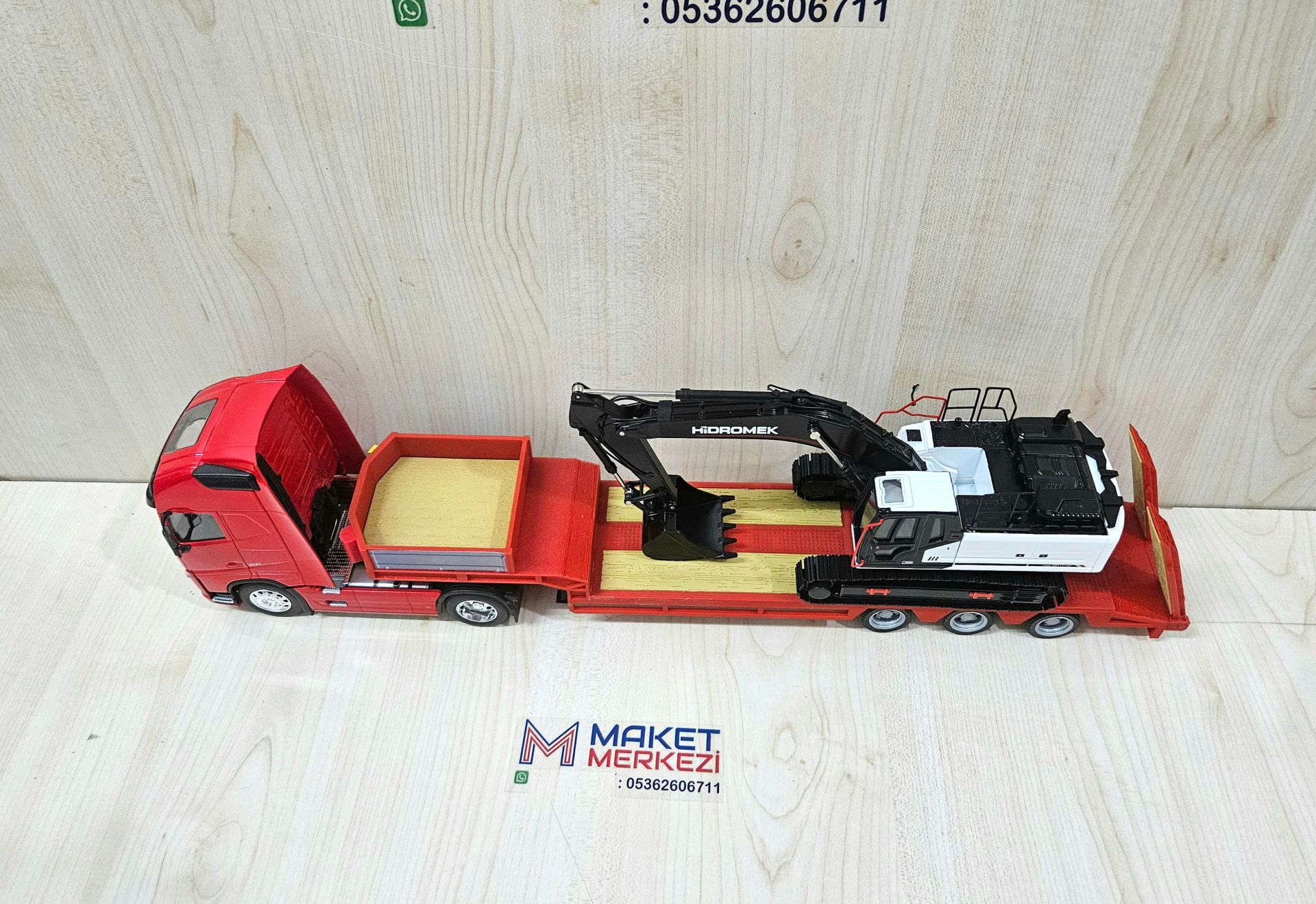 1/32 WELLY KIRMIZI VOLVO FH4 LOWBED DORSELİ TIR MAKETİ