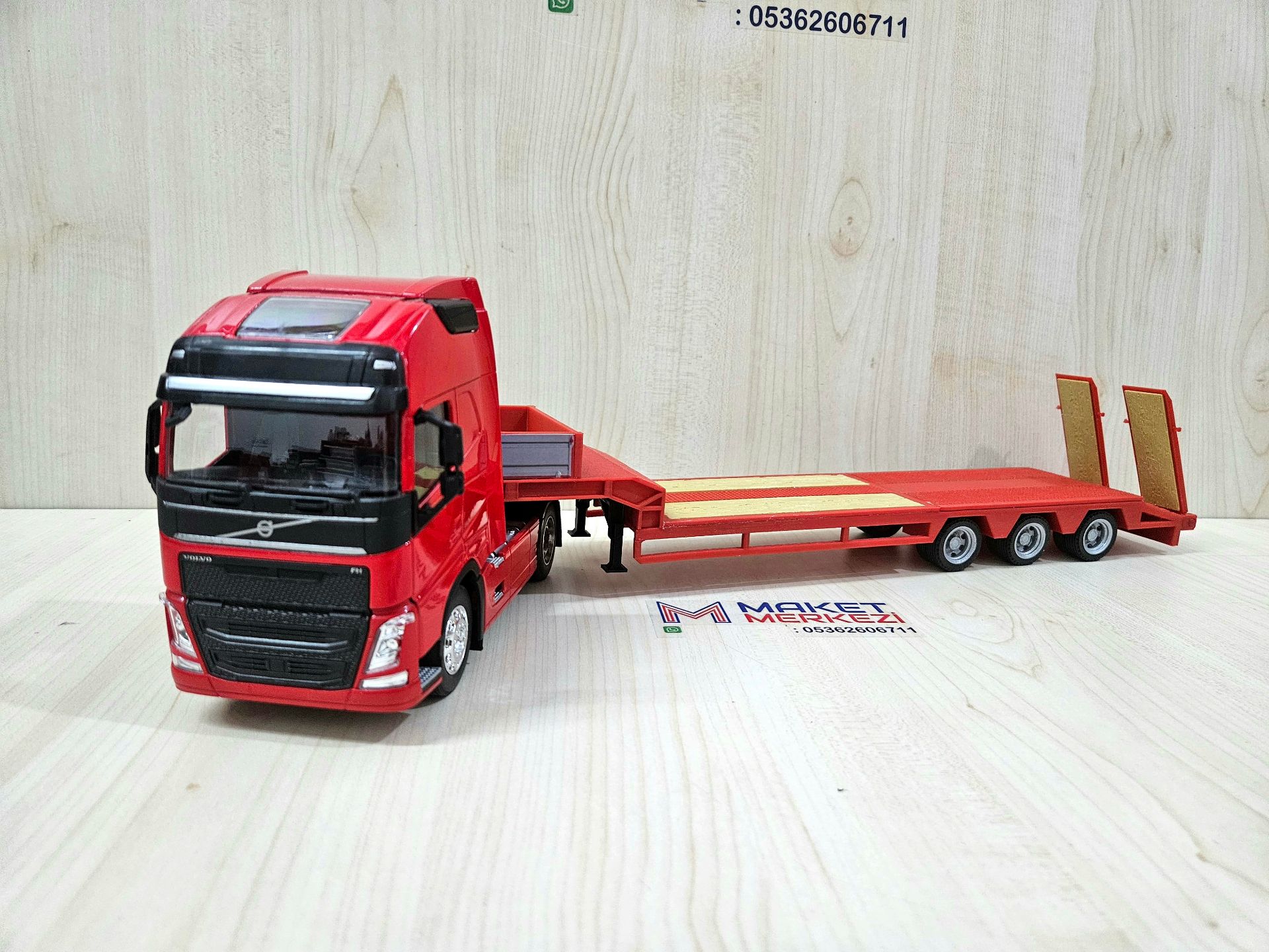 1/32 WELLY KIRMIZI VOLVO FH4 LOWBED DORSELİ TIR MAKETİ