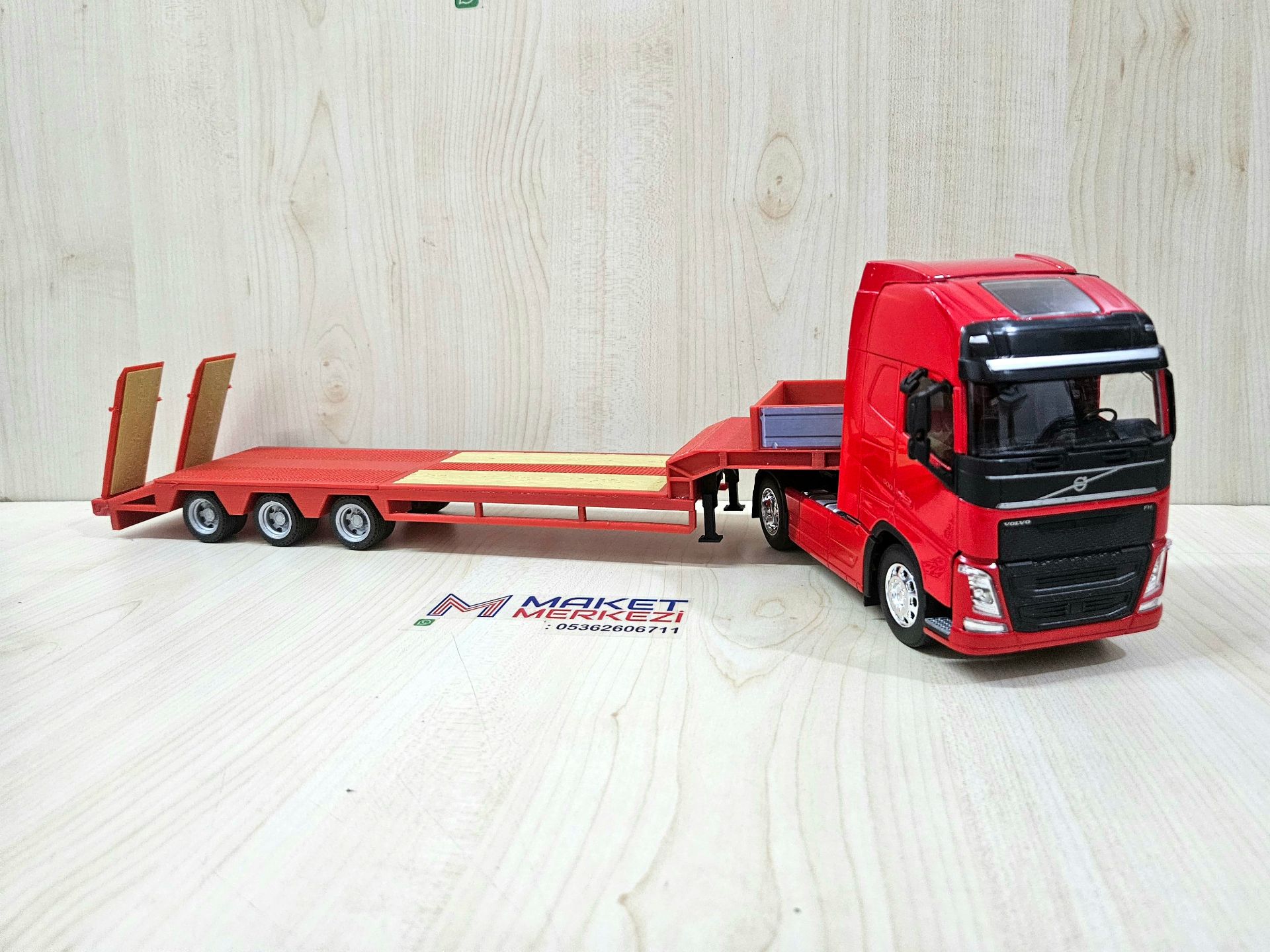 1/32 WELLY KIRMIZI VOLVO FH4 LOWBED DORSELİ TIR MAKETİ