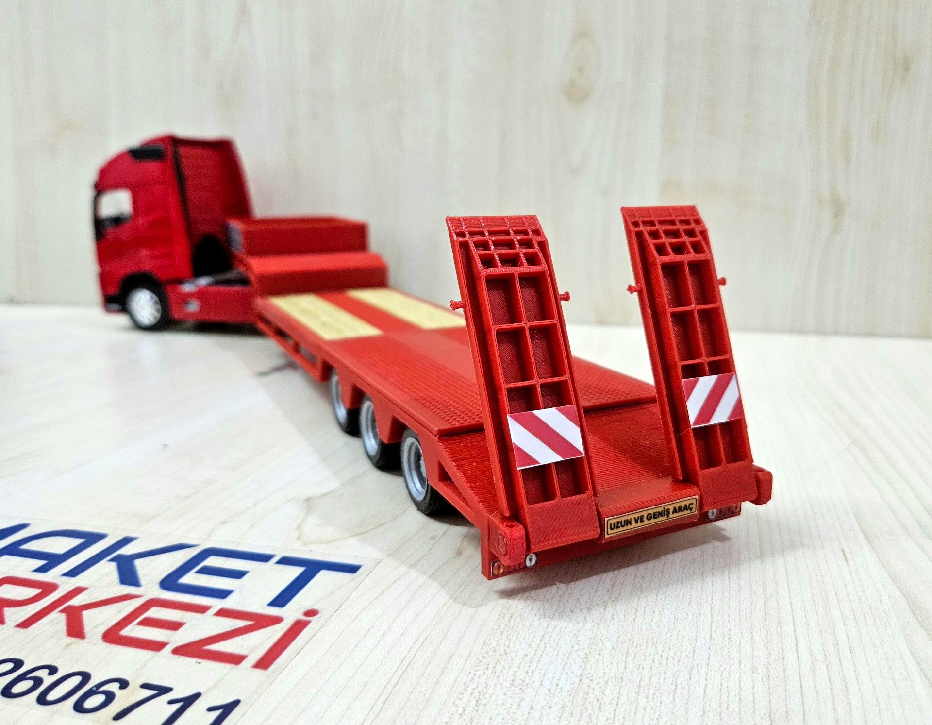 1/32 WELLY KIRMIZI VOLVO FH4 LOWBED DORSELİ TIR MAKETİ