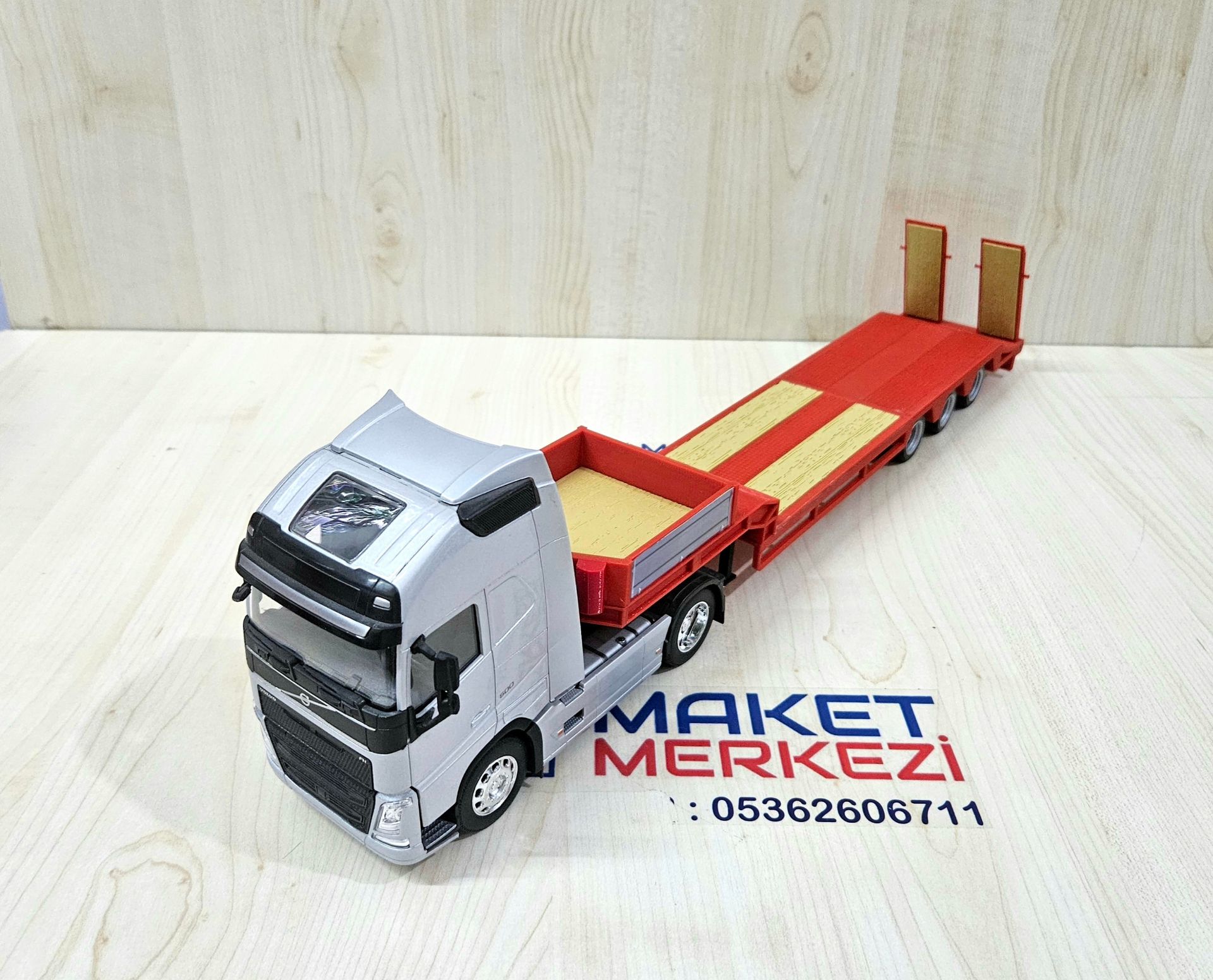 1/32 WELLY GRİ VOLVO FH4 LOWBED DORSELİ TIR MAKETİ
