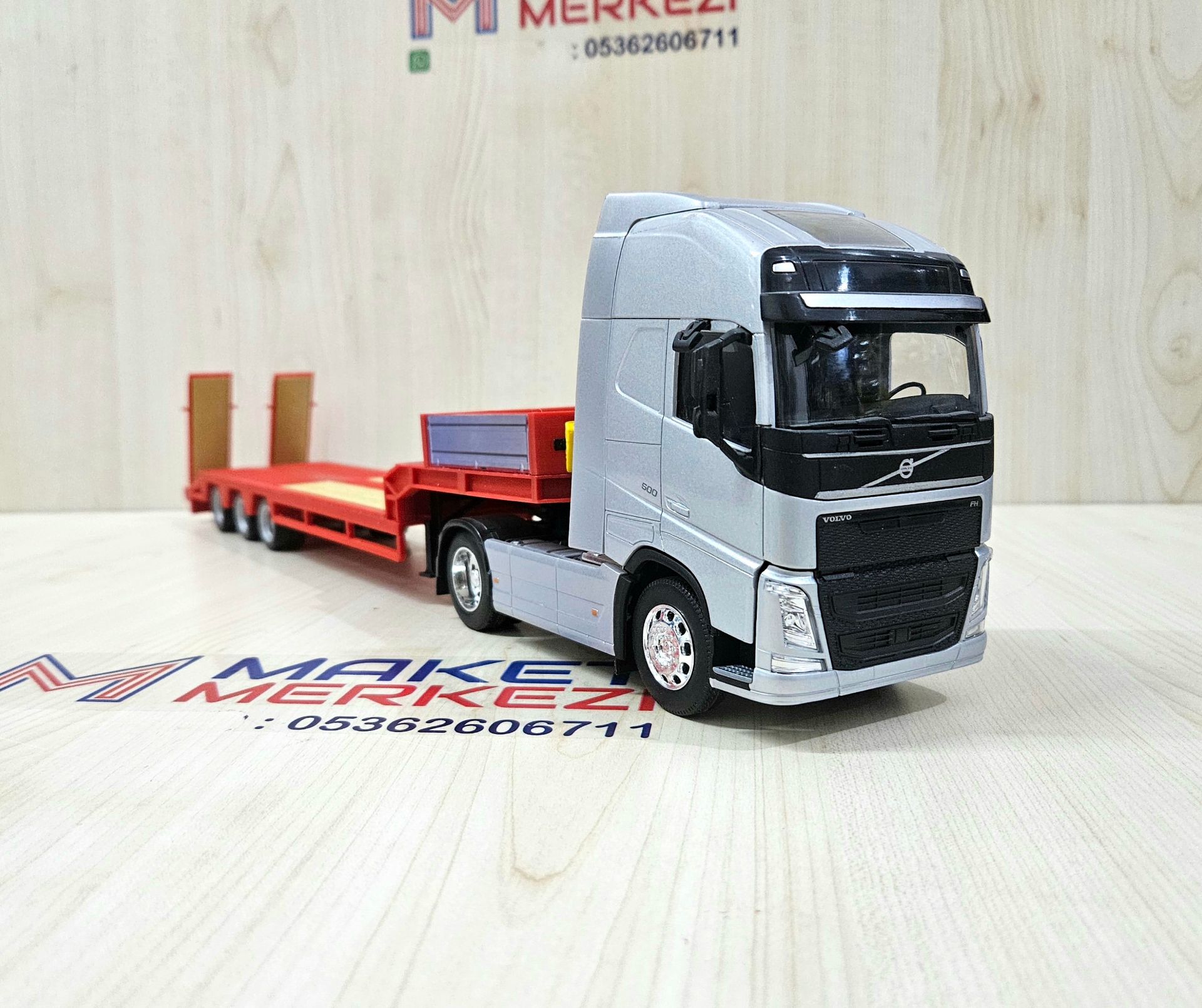 1/32 WELLY GRİ VOLVO FH4 LOWBED DORSELİ TIR MAKETİ