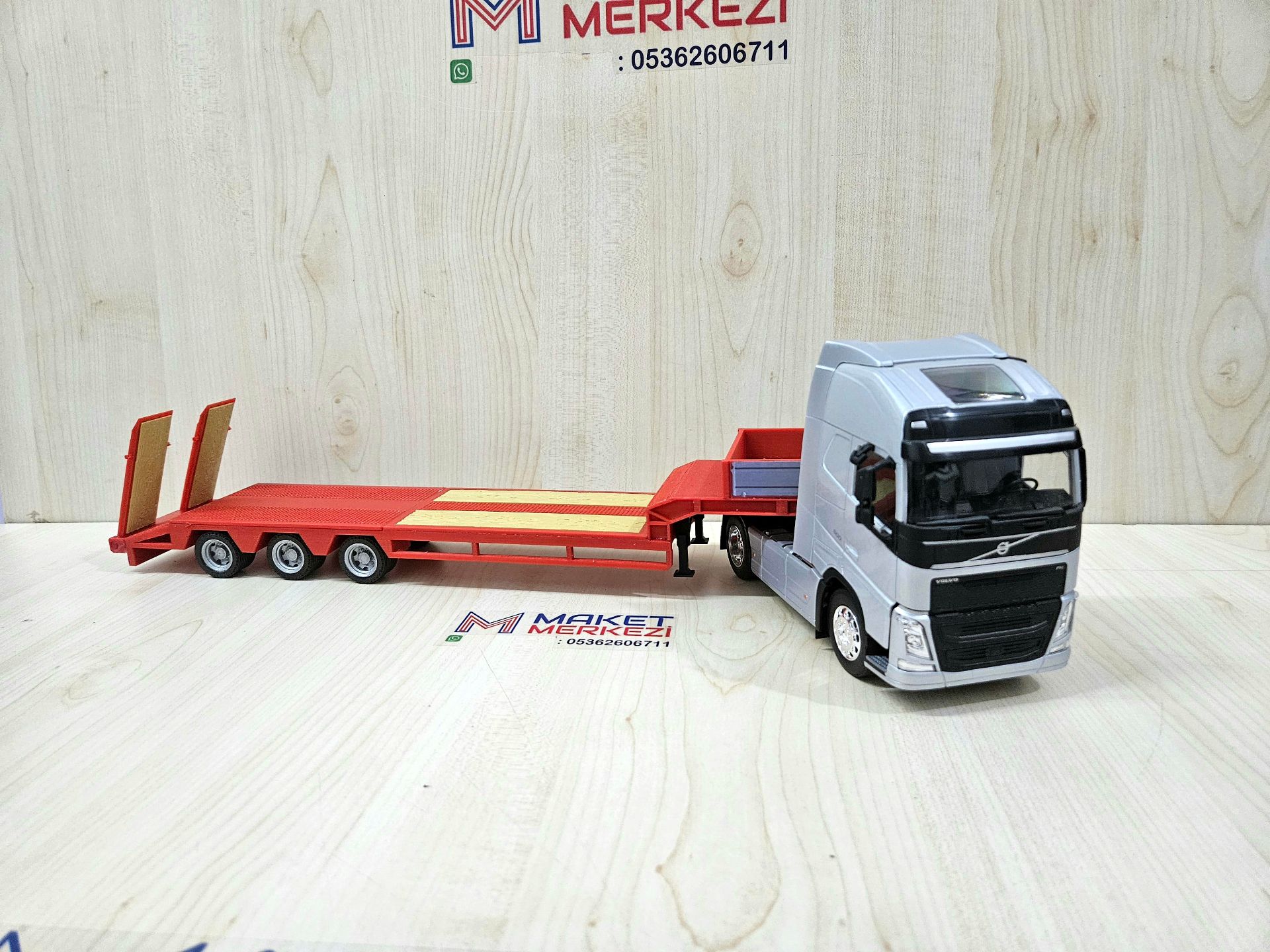 1/32 WELLY GRİ VOLVO FH4 LOWBED DORSELİ TIR MAKETİ