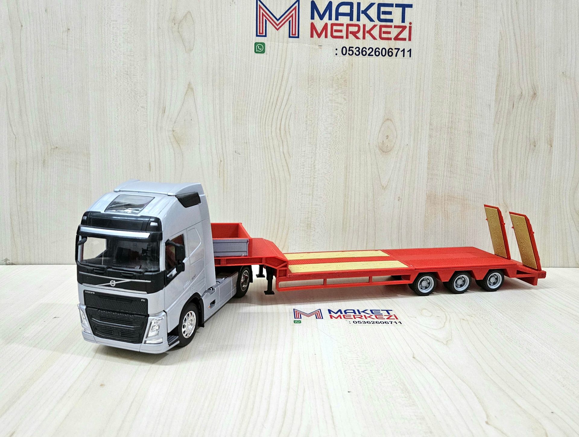 1/32 WELLY GRİ VOLVO FH4 LOWBED DORSELİ TIR MAKETİ