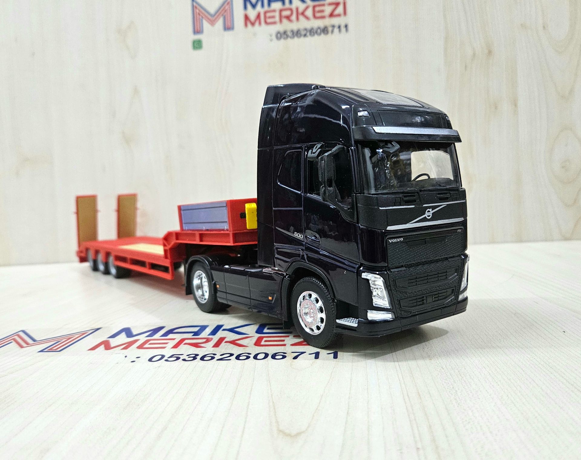 1/32 WELLY LACİVERT VOLVO FH4 LOWBED DORSELİ TIR MAKETİ
