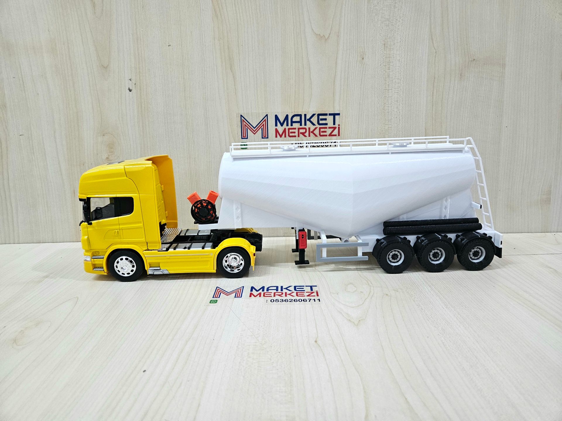 1/32 WELLY SARI SCANIA R730 V TİPİ SİLOBAS TIR MAKETİ
