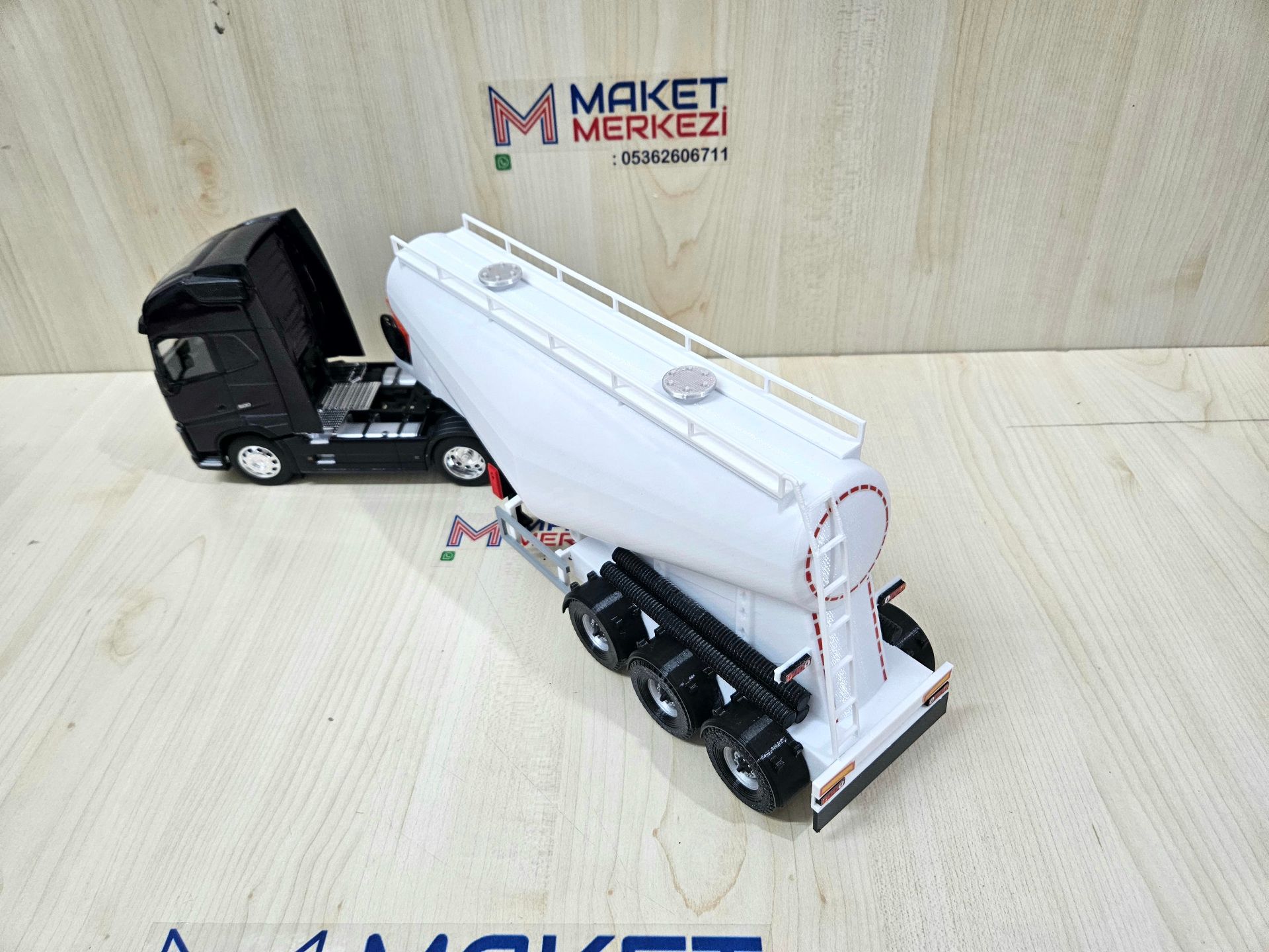 1/32 WELLY LACİVERT VOLVO FH4 V TİPİ SİLOBAS TIR MAKETİ