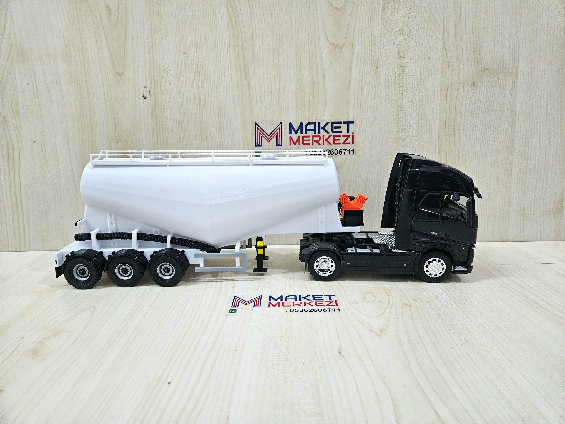 1/32 WELLY LACİVERT VOLVO FH4 V TİPİ SİLOBAS TIR MAKETİ