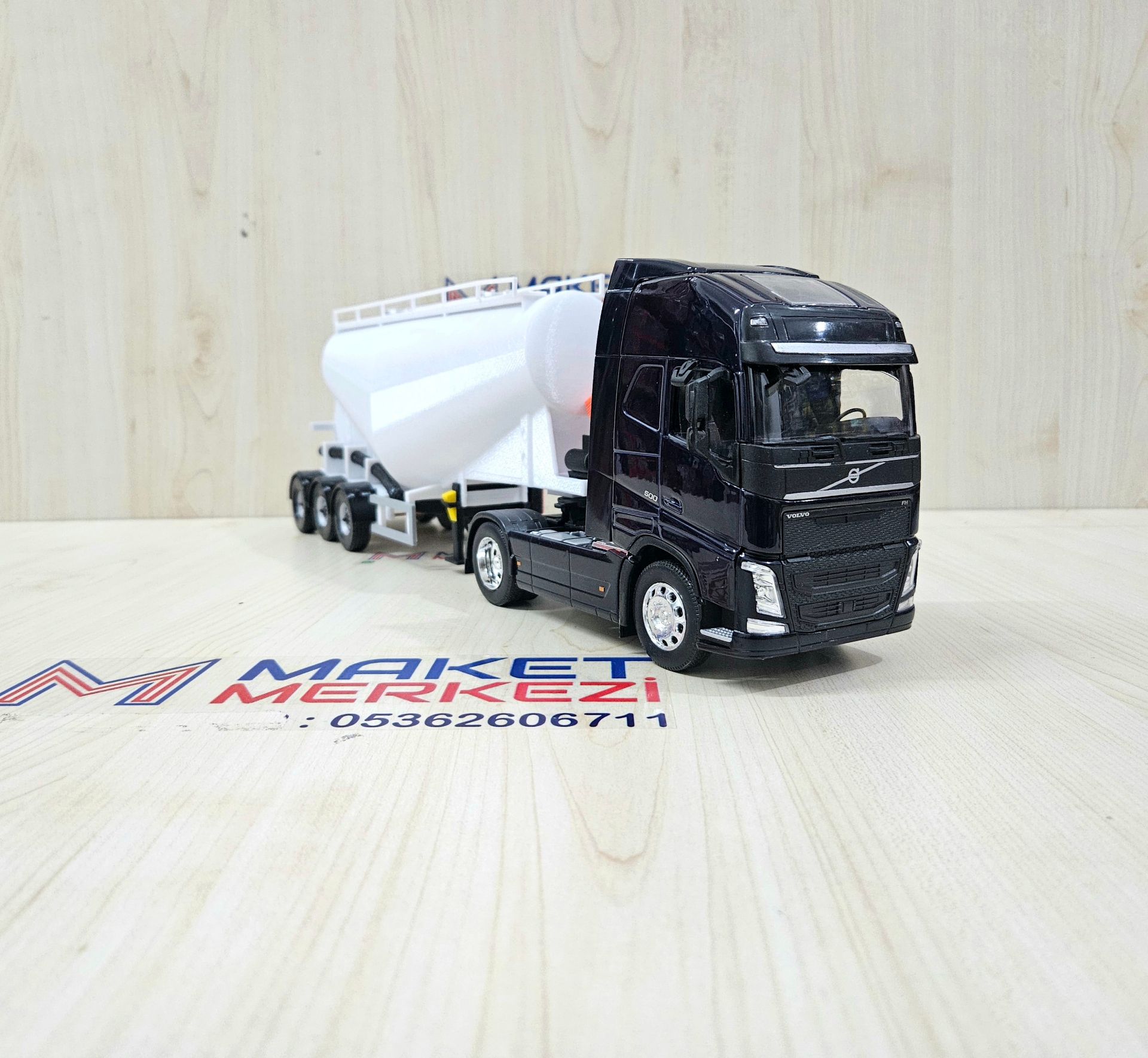 1/32 WELLY LACİVERT VOLVO FH4 V TİPİ SİLOBAS TIR MAKETİ