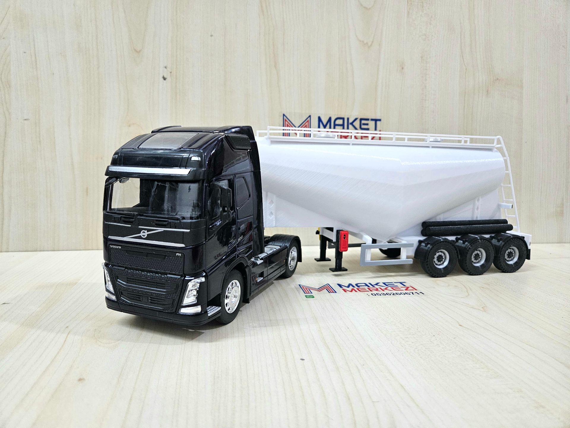 1/32 WELLY LACİVERT VOLVO FH4 V TİPİ SİLOBAS TIR MAKETİ