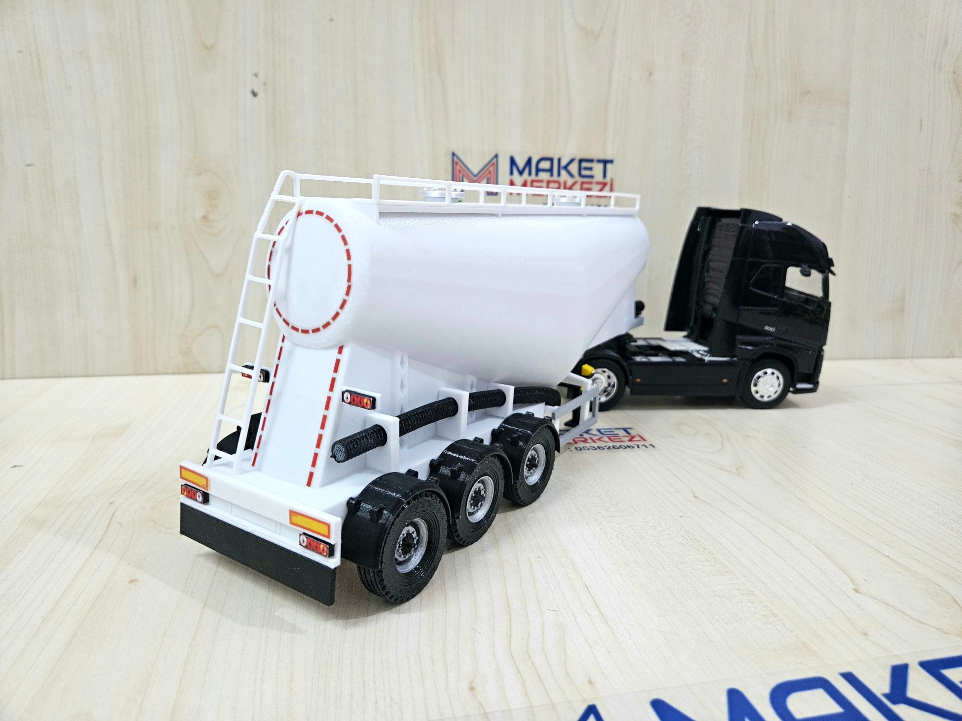 1/32 WELLY LACİVERT VOLVO FH4 V TİPİ SİLOBAS TIR MAKETİ
