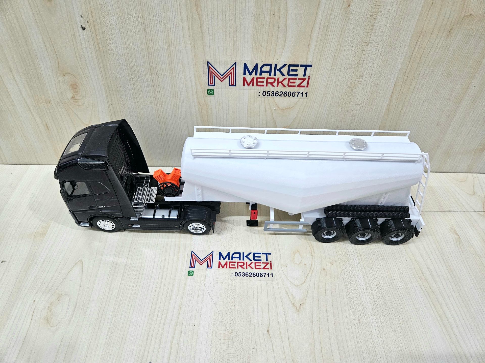 1/32 WELLY LACİVERT VOLVO FH4 V TİPİ SİLOBAS TIR MAKETİ