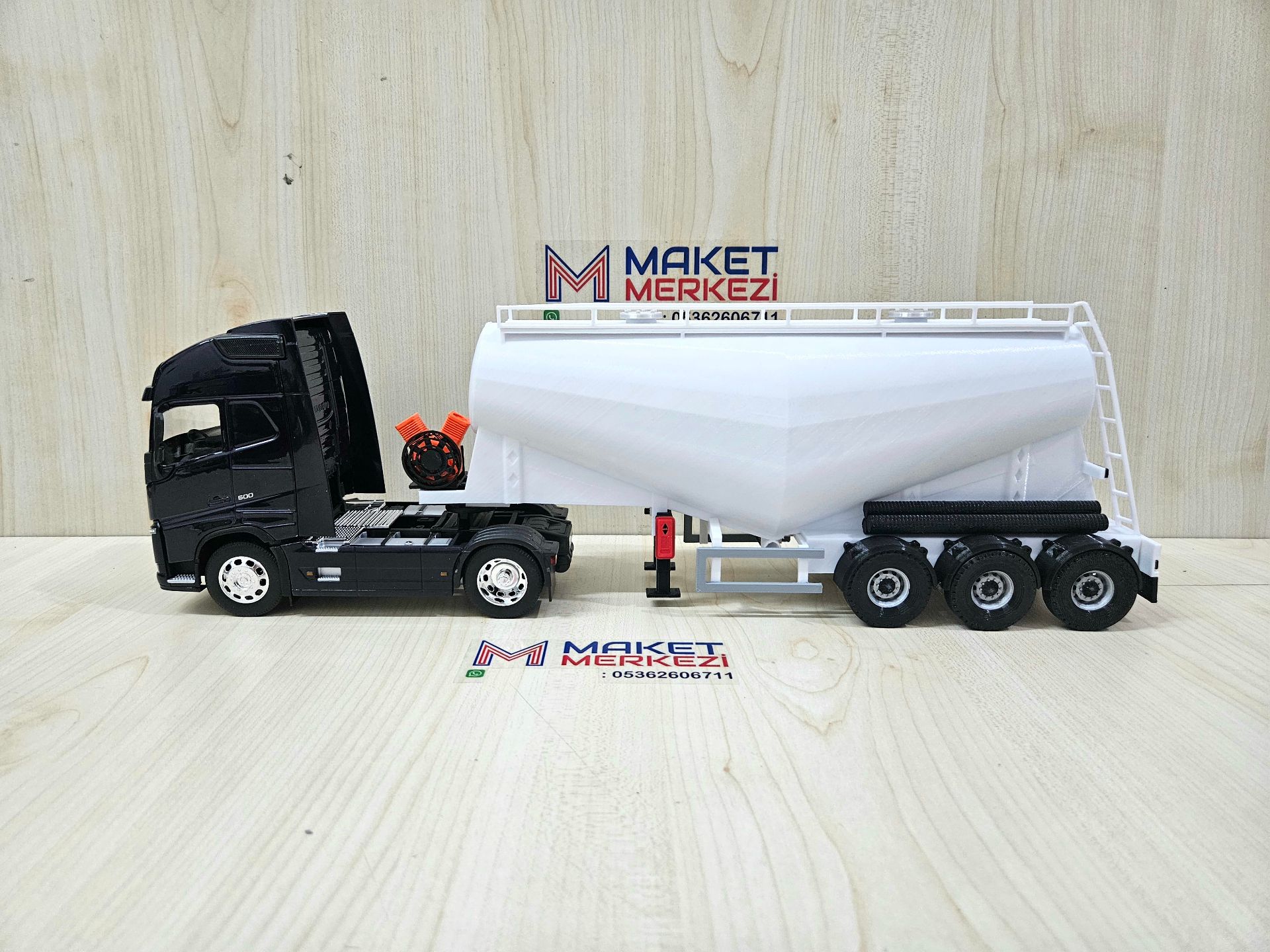 1/32 WELLY LACİVERT VOLVO FH4 V TİPİ SİLOBAS TIR MAKETİ