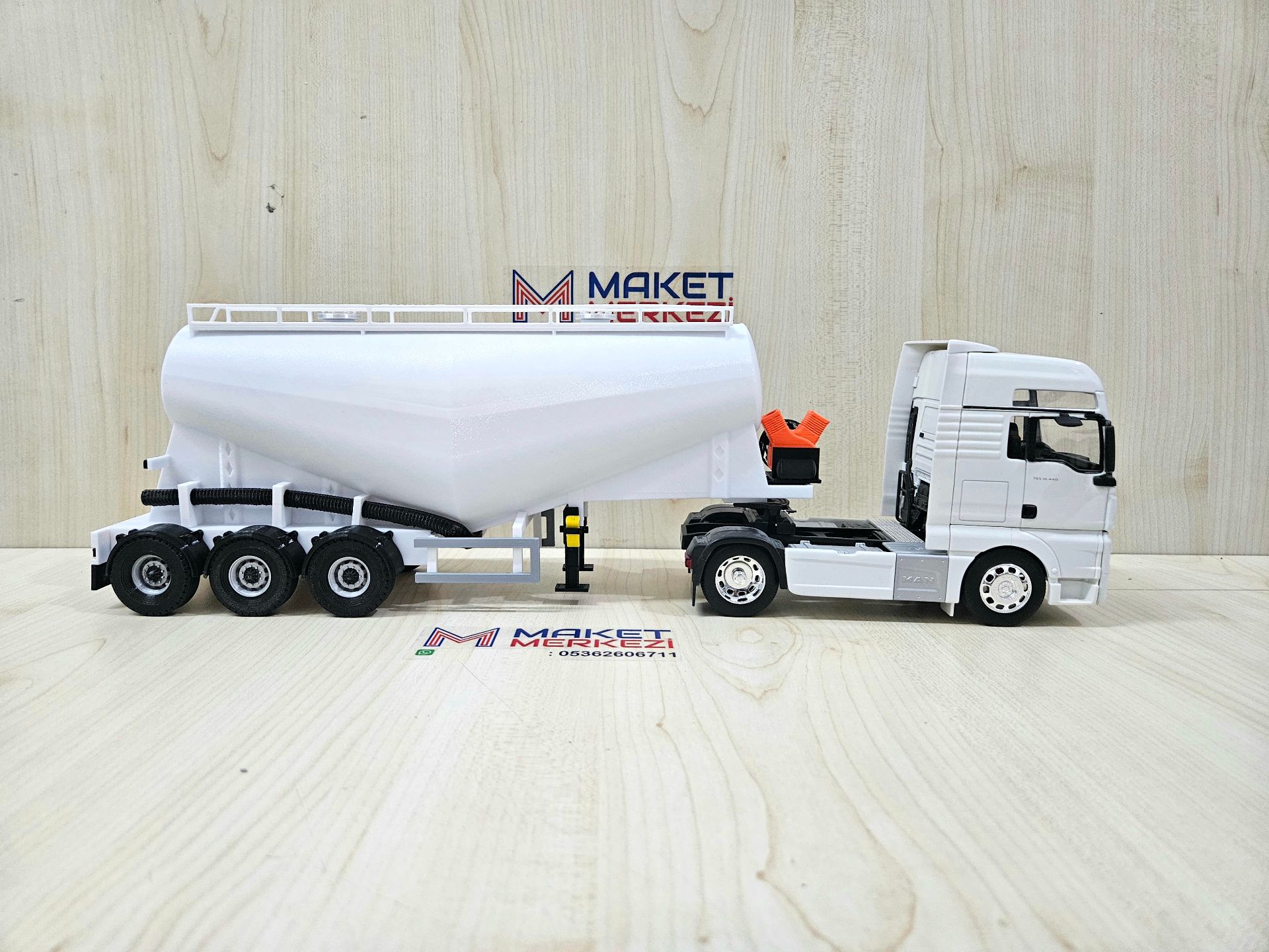 1/32 WELLY LMAN TGX V TİPİ SİLOBAS TIR MAKETİ