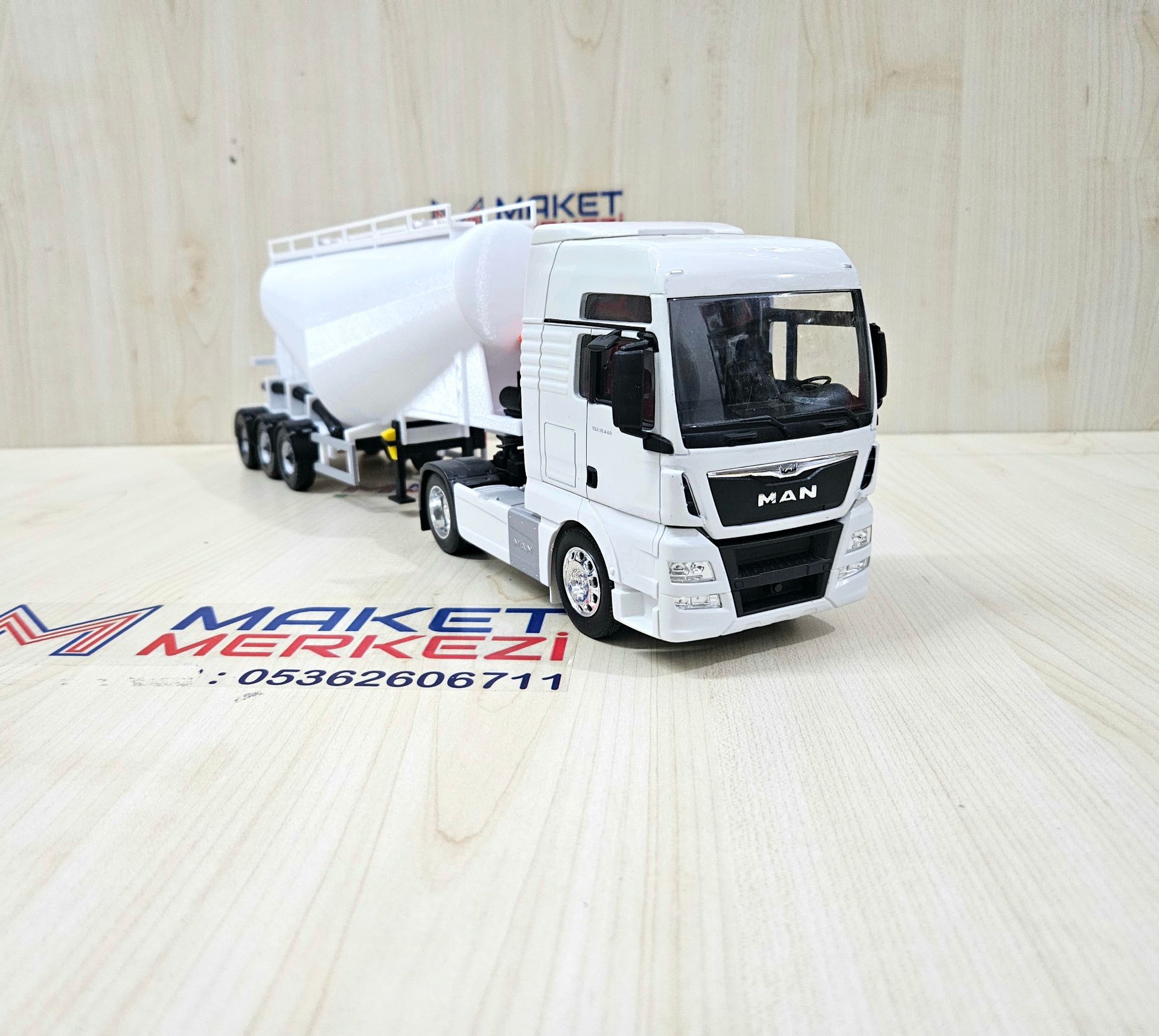1/32 WELLY LMAN TGX V TİPİ SİLOBAS TIR MAKETİ