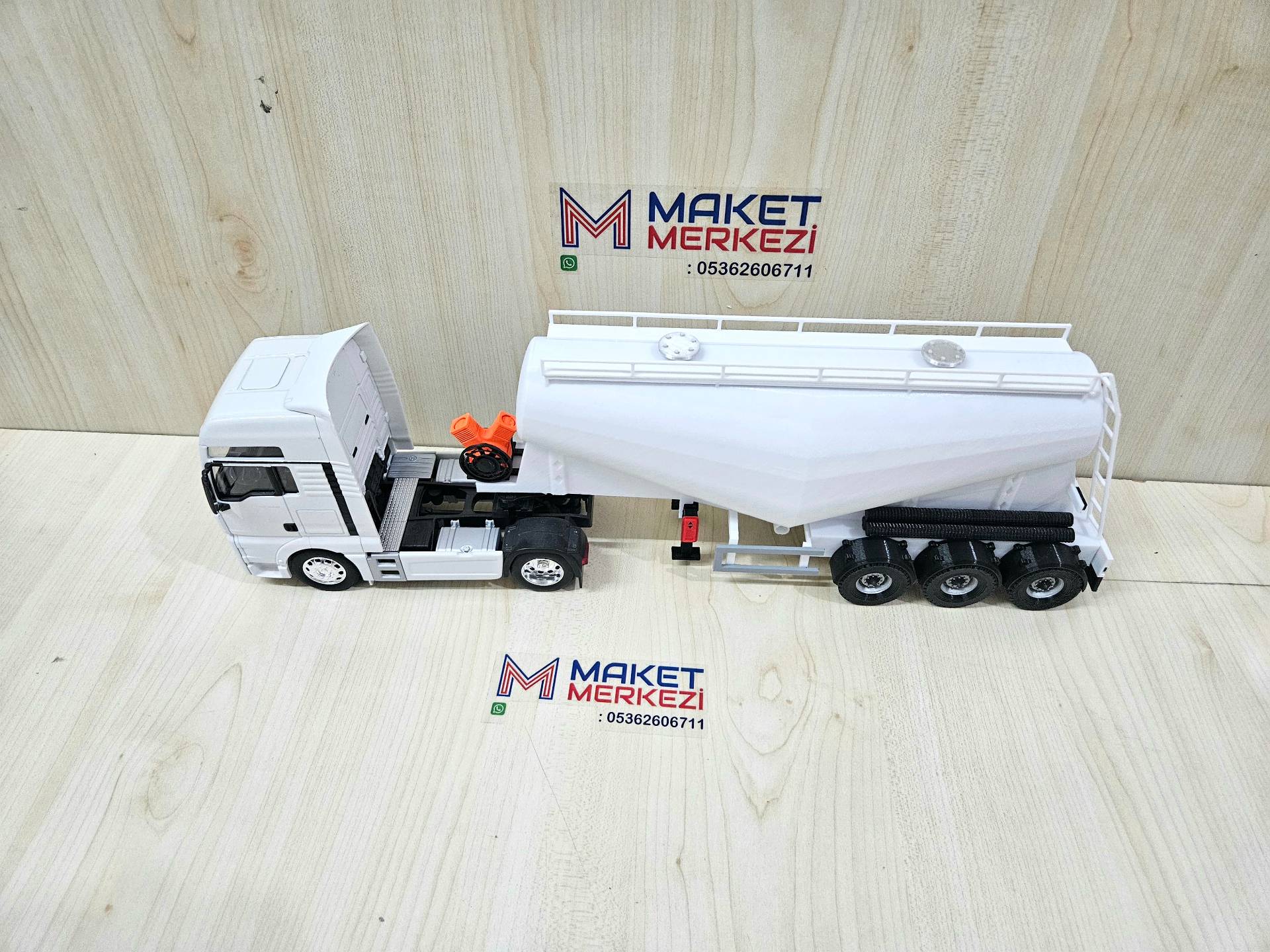 1/32 WELLY LMAN TGX V TİPİ SİLOBAS TIR MAKETİ