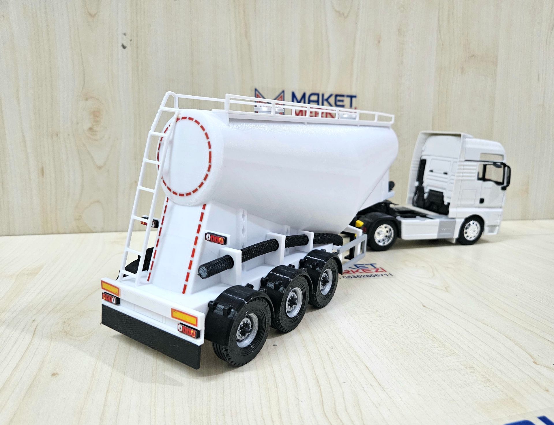 1/32 WELLY LMAN TGX V TİPİ SİLOBAS TIR MAKETİ