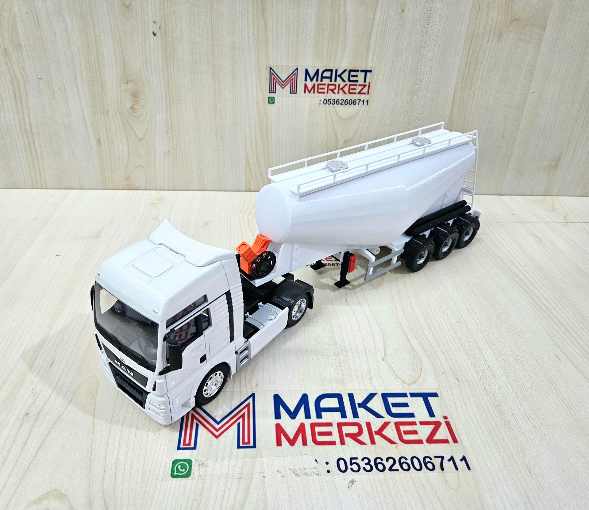 1/32 WELLY LMAN TGX V TİPİ SİLOBAS TIR MAKETİ