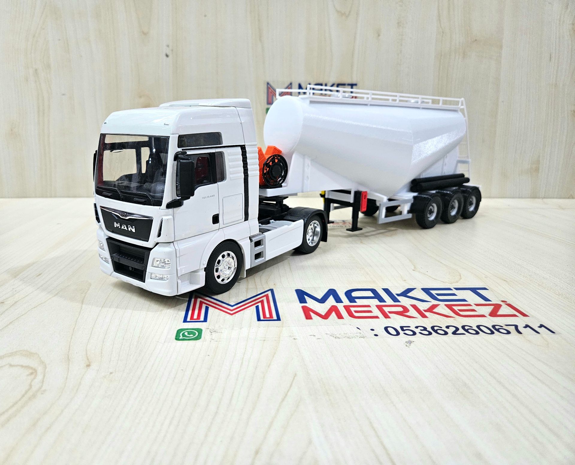 1/32 WELLY LMAN TGX V TİPİ SİLOBAS TIR MAKETİ