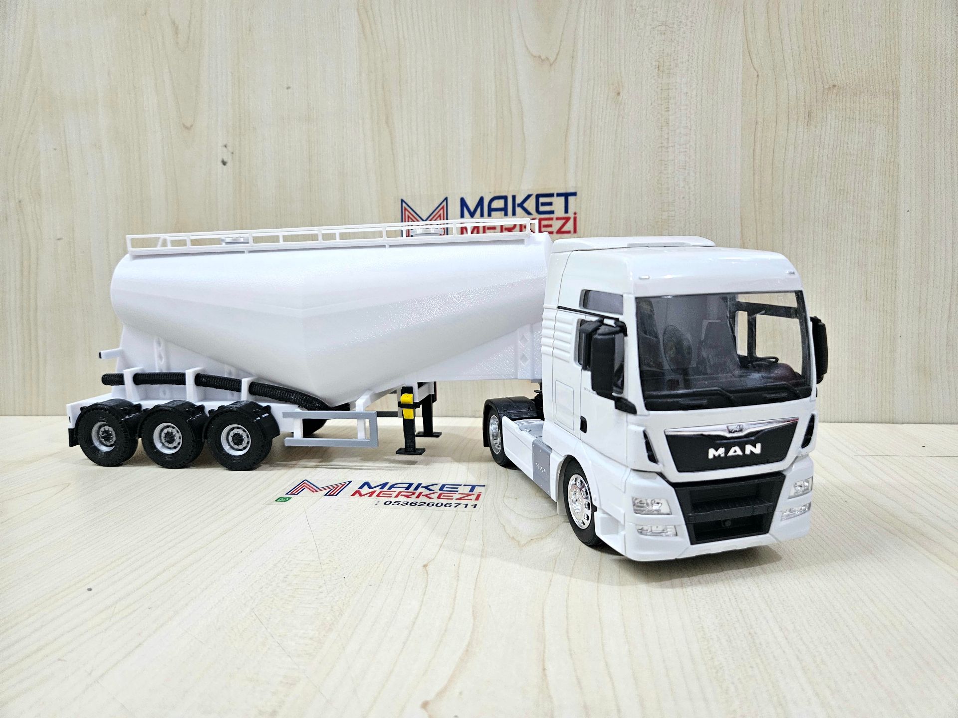 1/32 WELLY LMAN TGX V TİPİ SİLOBAS TIR MAKETİ