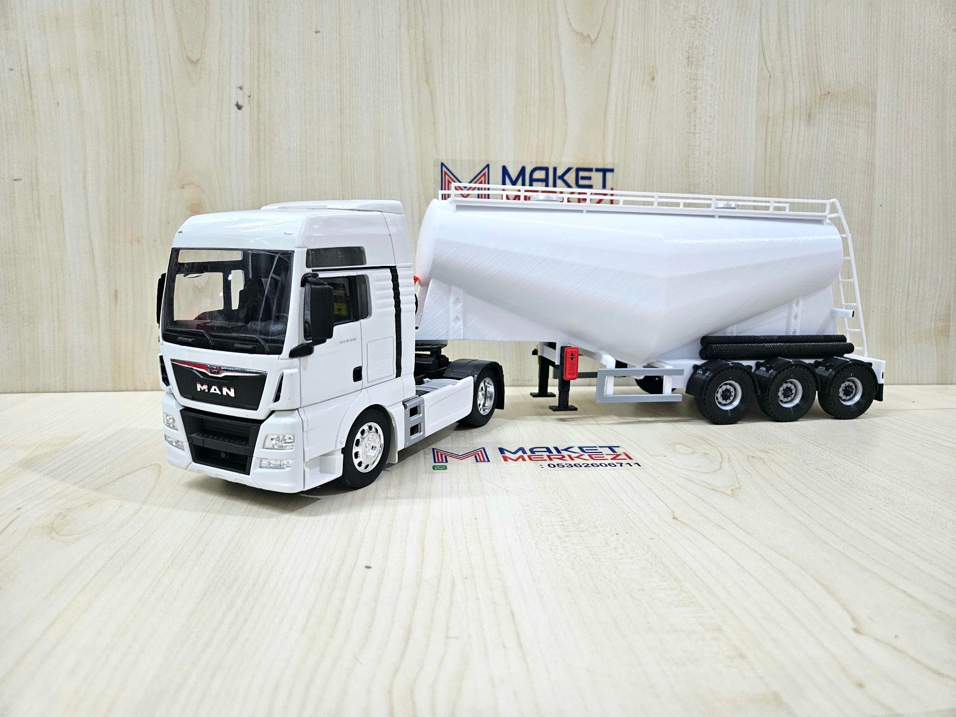 1/32 WELLY LMAN TGX V TİPİ SİLOBAS TIR MAKETİ