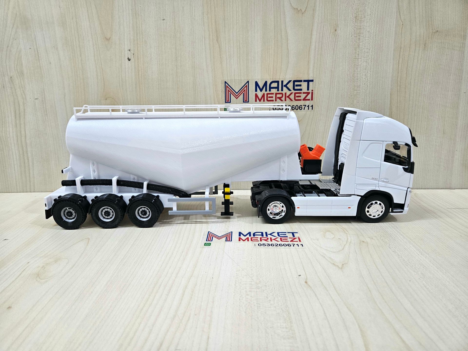 1/32 WELLY BEYAZ VOLVO FH4 V TİPİ SİLOBAS TIR MAKETİ