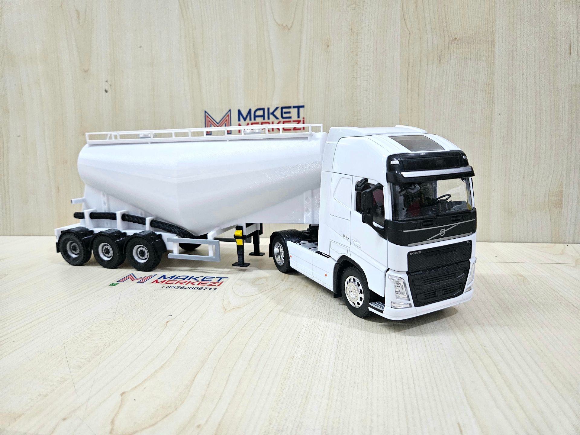1/32 WELLY BEYAZ VOLVO FH4 V TİPİ SİLOBAS TIR MAKETİ