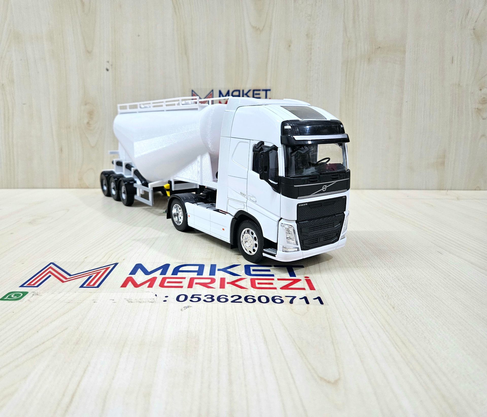 1/32 WELLY BEYAZ VOLVO FH4 V TİPİ SİLOBAS TIR MAKETİ