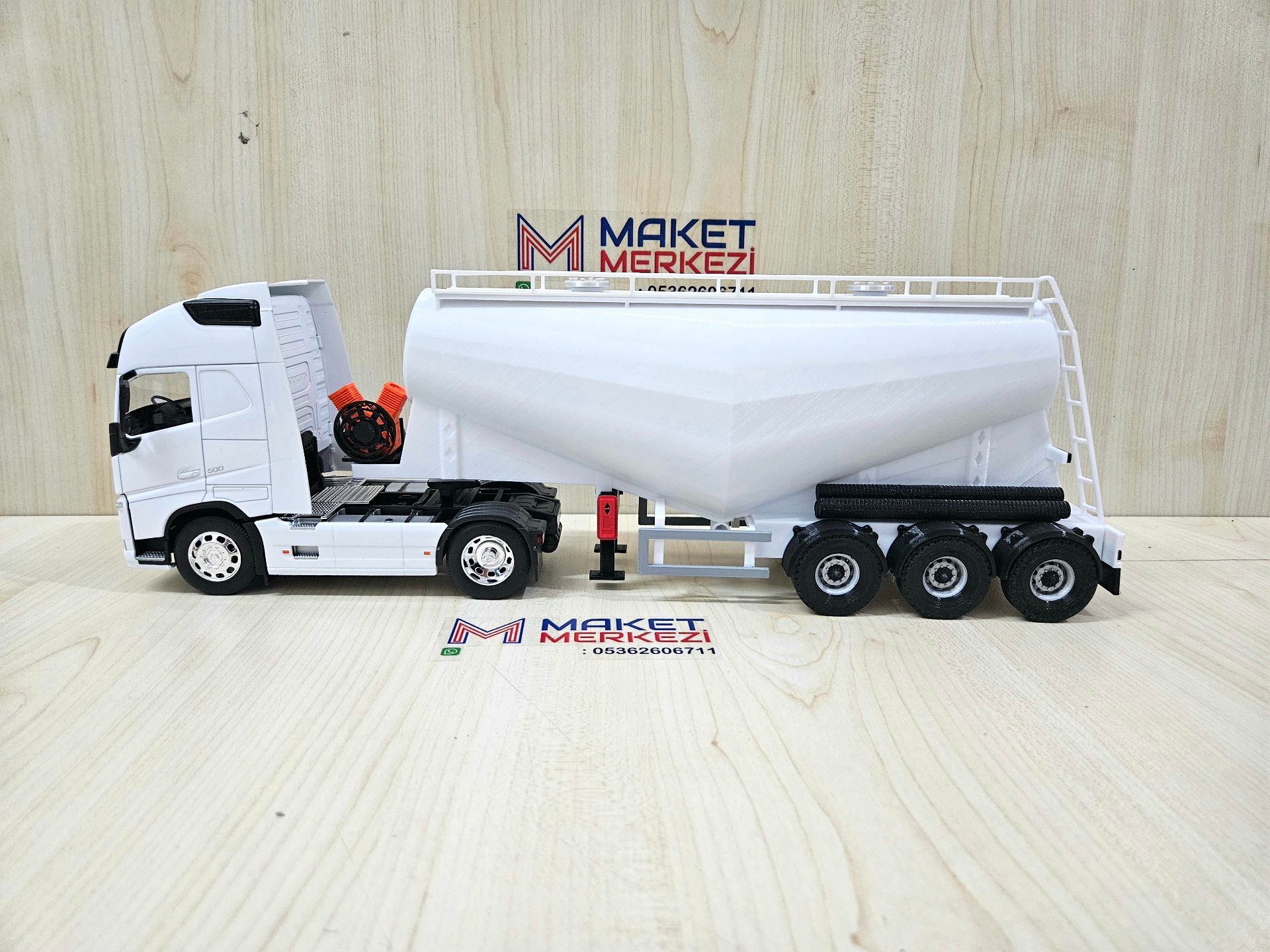 1/32 WELLY BEYAZ VOLVO FH4 V TİPİ SİLOBAS TIR MAKETİ