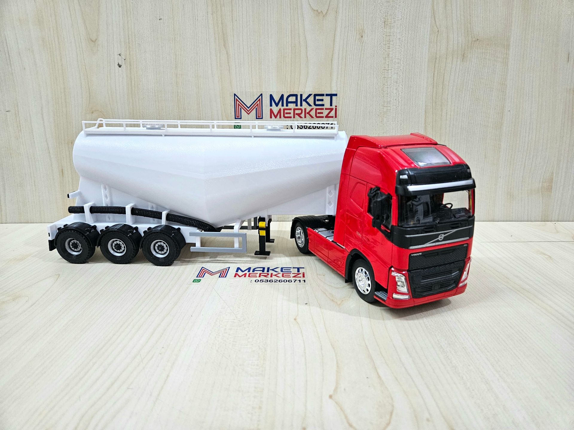 1/32 WELLY KIRMIZI VOLVO FH4 V TİPİ SİLOBAS TIR MAKETİ