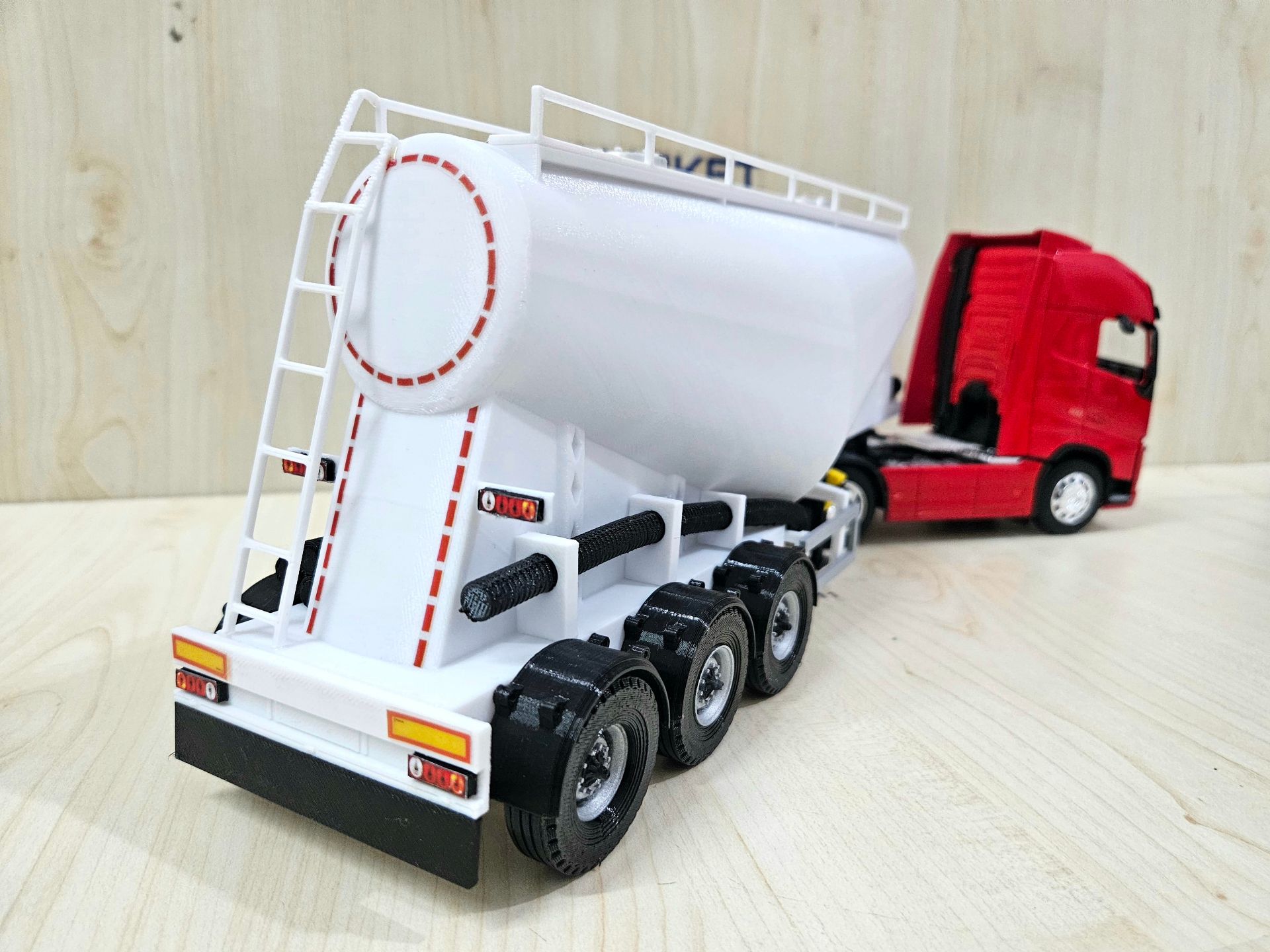 1/32 WELLY KIRMIZI VOLVO FH4 V TİPİ SİLOBAS TIR MAKETİ