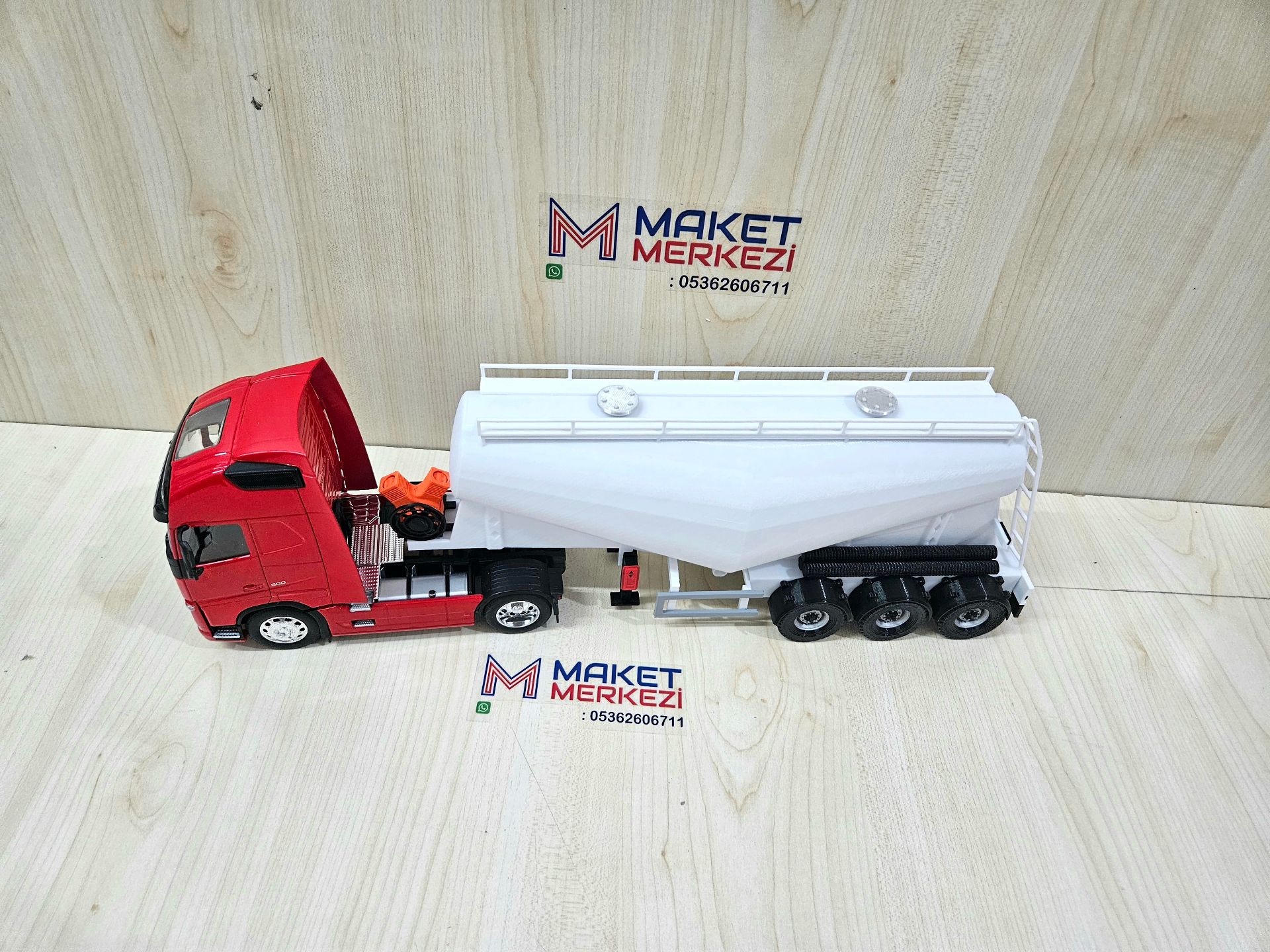 1/32 WELLY KIRMIZI VOLVO FH4 V TİPİ SİLOBAS TIR MAKETİ