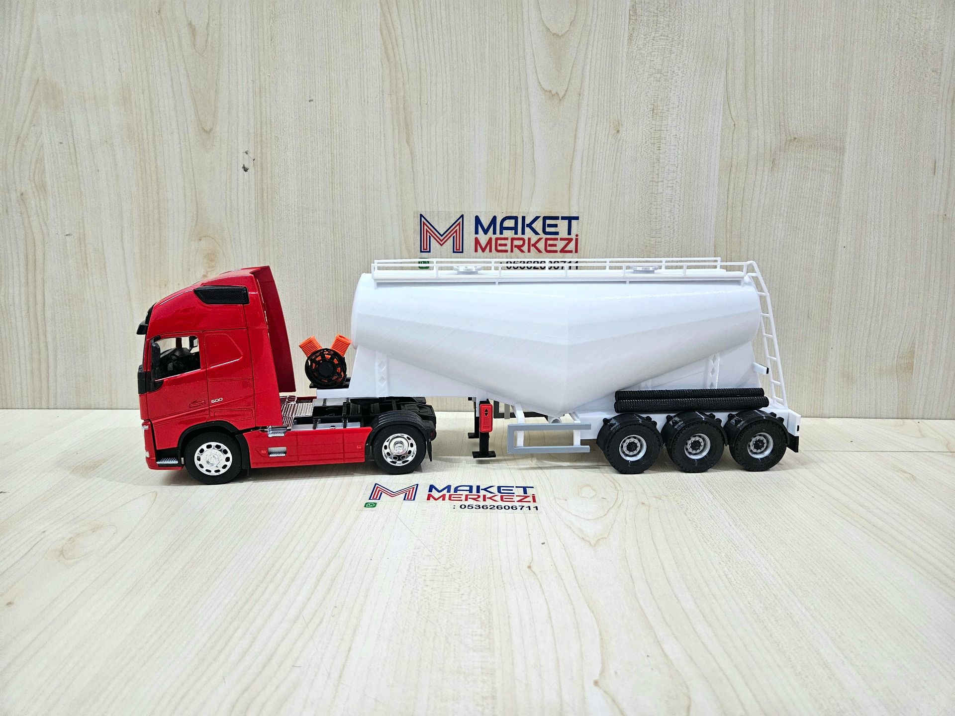 1/32 WELLY KIRMIZI VOLVO FH4 V TİPİ SİLOBAS TIR MAKETİ
