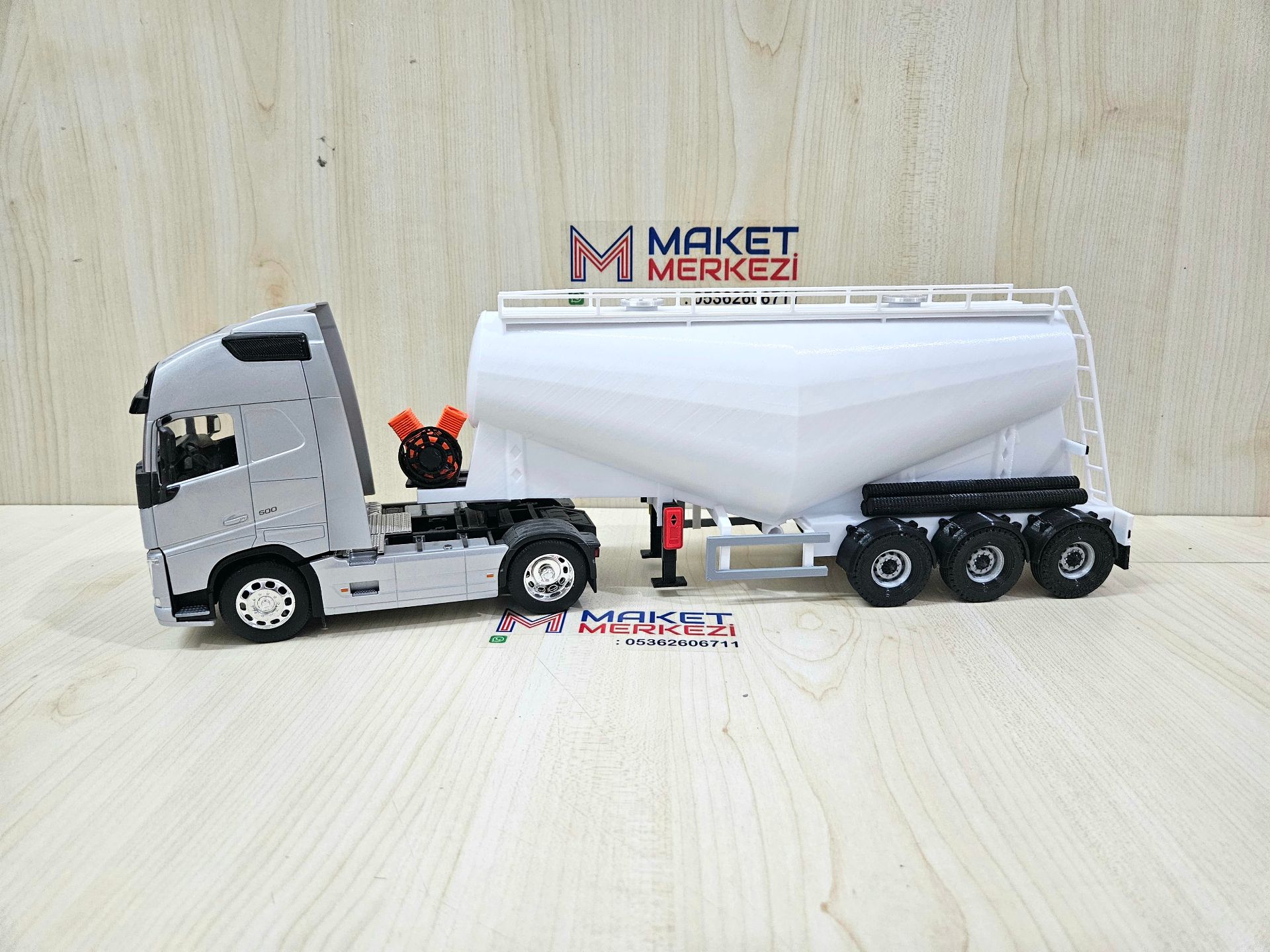 1/32 WELLY GRİ VOLVO FH4 V TİPİ SİLOBAS TIR MAKETİ