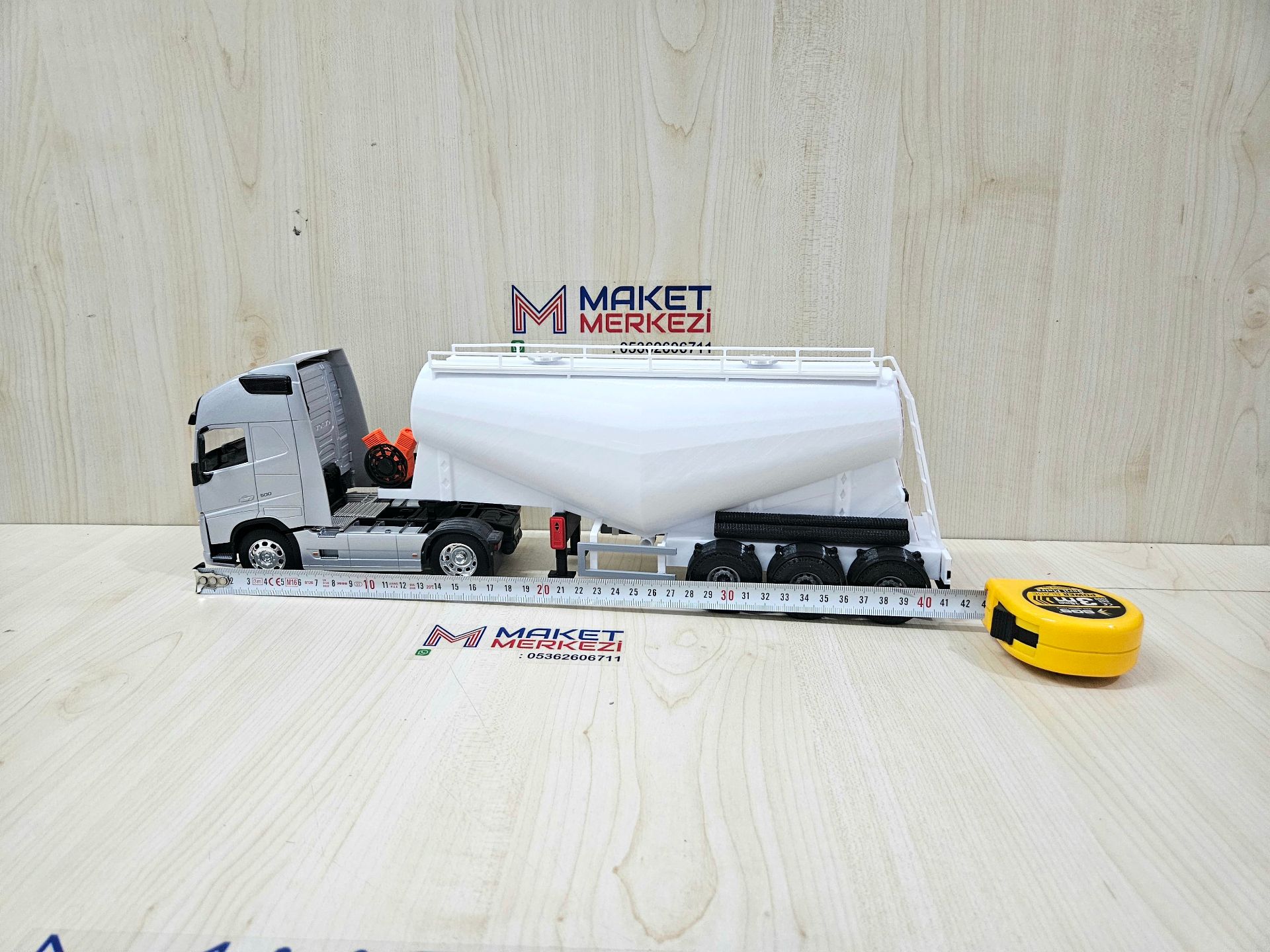 1/32 WELLY GRİ VOLVO FH4 V TİPİ SİLOBAS TIR MAKETİ