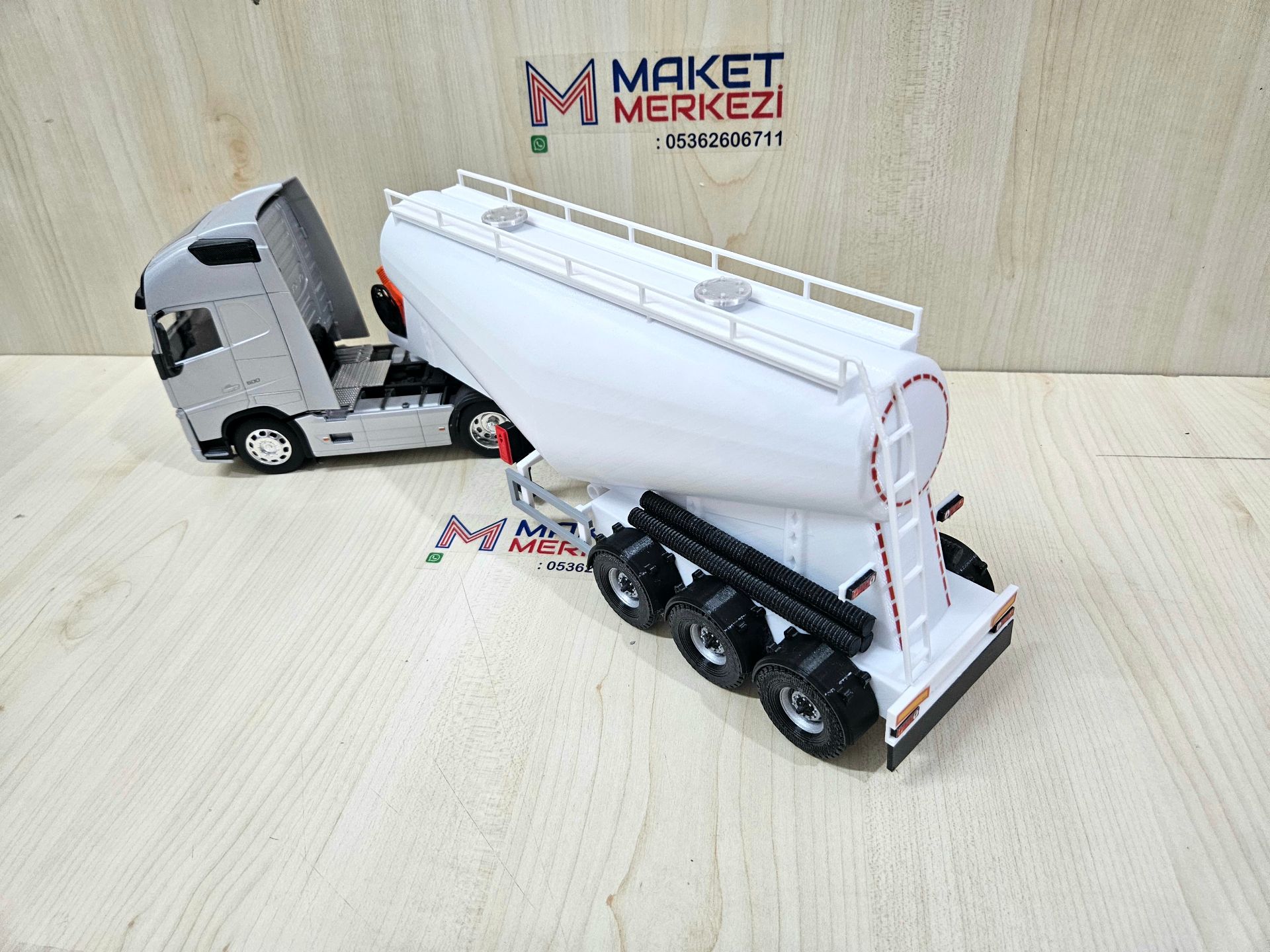 1/32 WELLY GRİ VOLVO FH4 V TİPİ SİLOBAS TIR MAKETİ