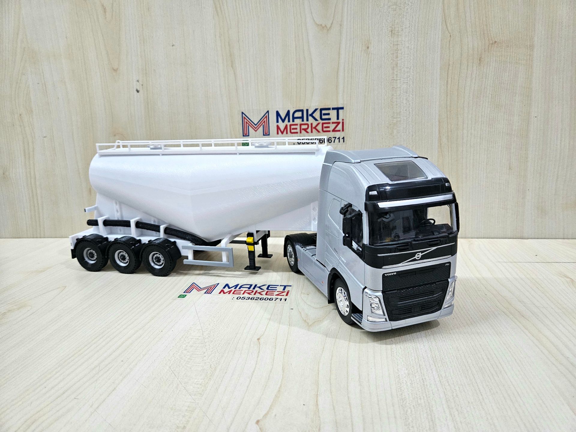 1/32 WELLY GRİ VOLVO FH4 V TİPİ SİLOBAS TIR MAKETİ