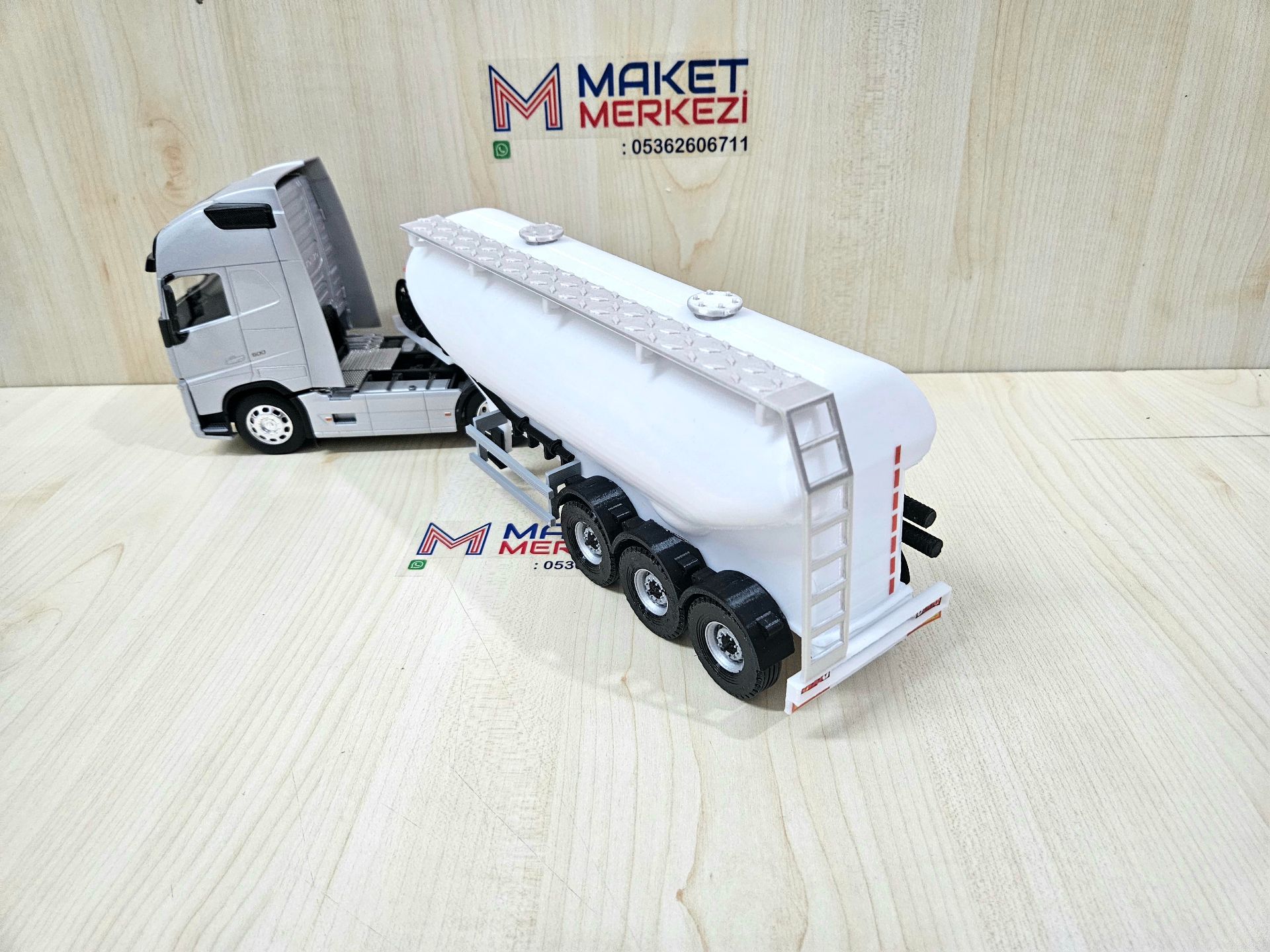1/32 WELLY GRİ VOLVO FH4 W TİPİ DÜZ SİLOBAS TIR MAKETİ