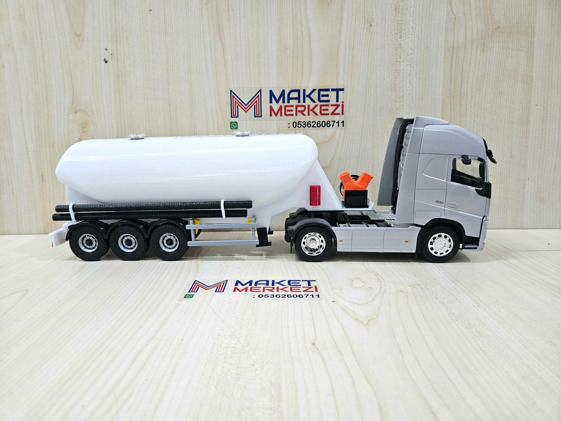 1/32 WELLY GRİ VOLVO FH4 W TİPİ DÜZ SİLOBAS TIR MAKETİ