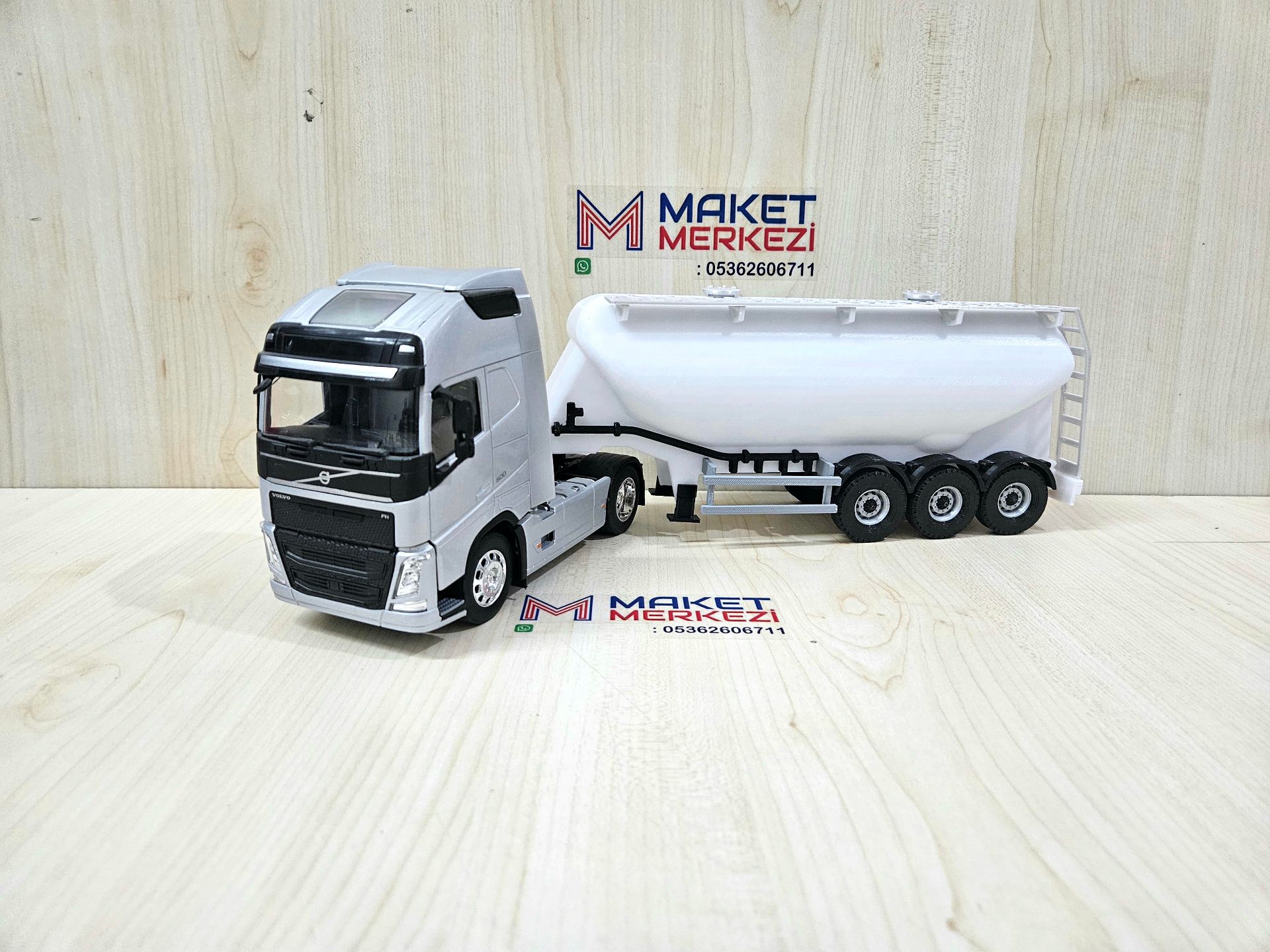 1/32 WELLY GRİ VOLVO FH4 W TİPİ DÜZ SİLOBAS TIR MAKETİ