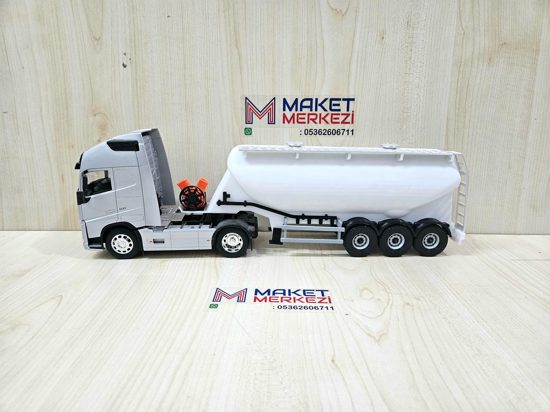 1/32 WELLY GRİ VOLVO FH4 W TİPİ DÜZ SİLOBAS TIR MAKETİ