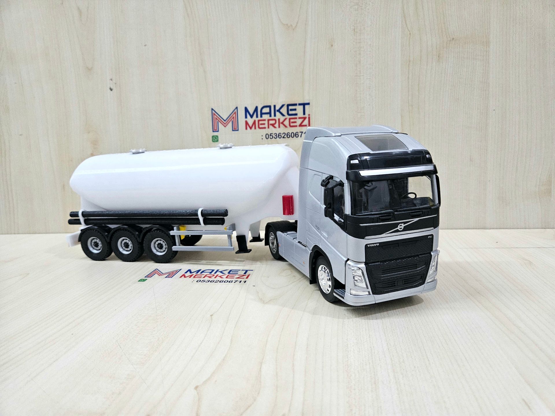 1/32 WELLY GRİ VOLVO FH4 W TİPİ DÜZ SİLOBAS TIR MAKETİ