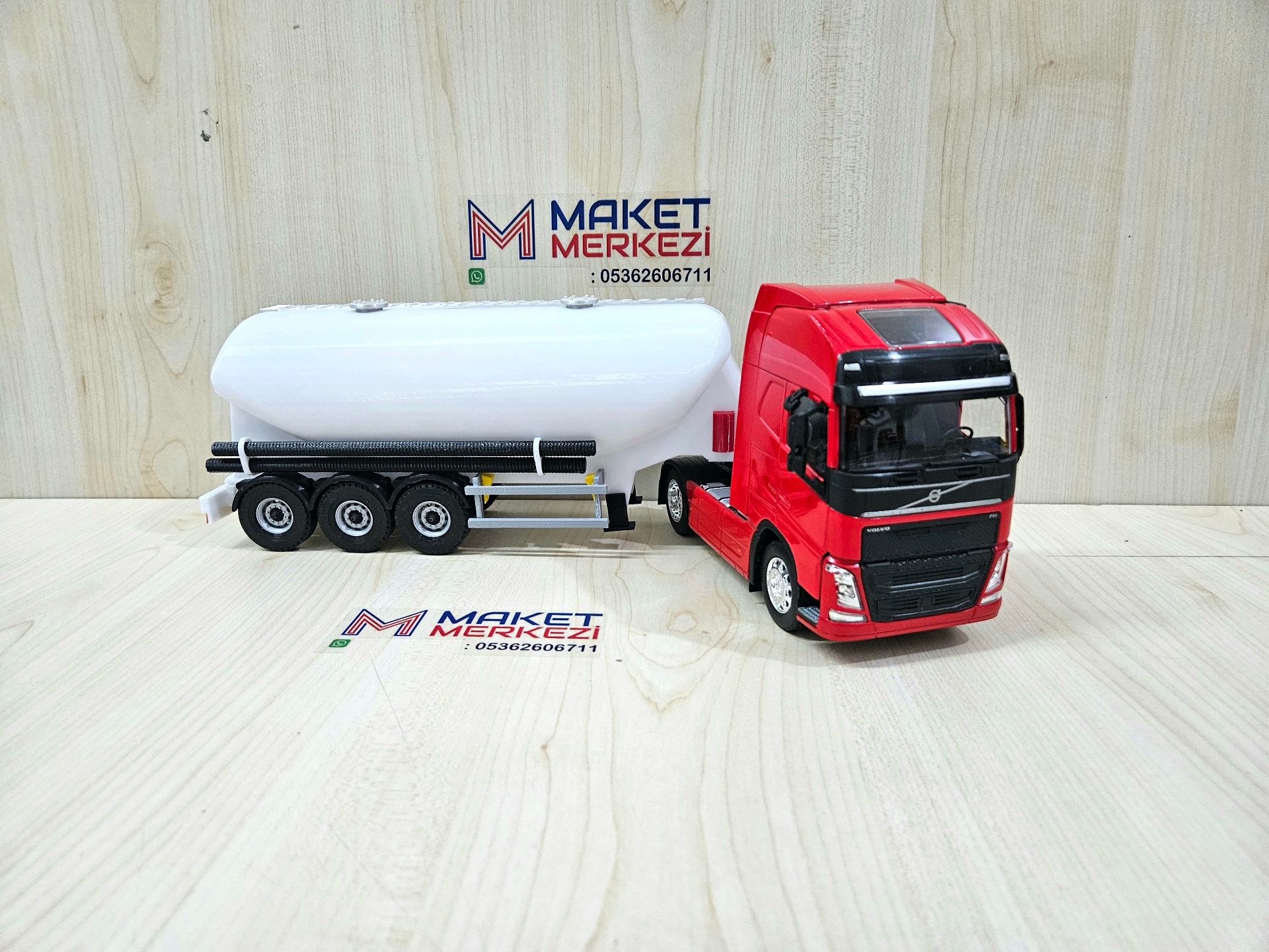 1/32 WELLY KIRMIZI VOLVO FH4 W TİPİ DÜZ SİLOBAS TIR MAKETİ